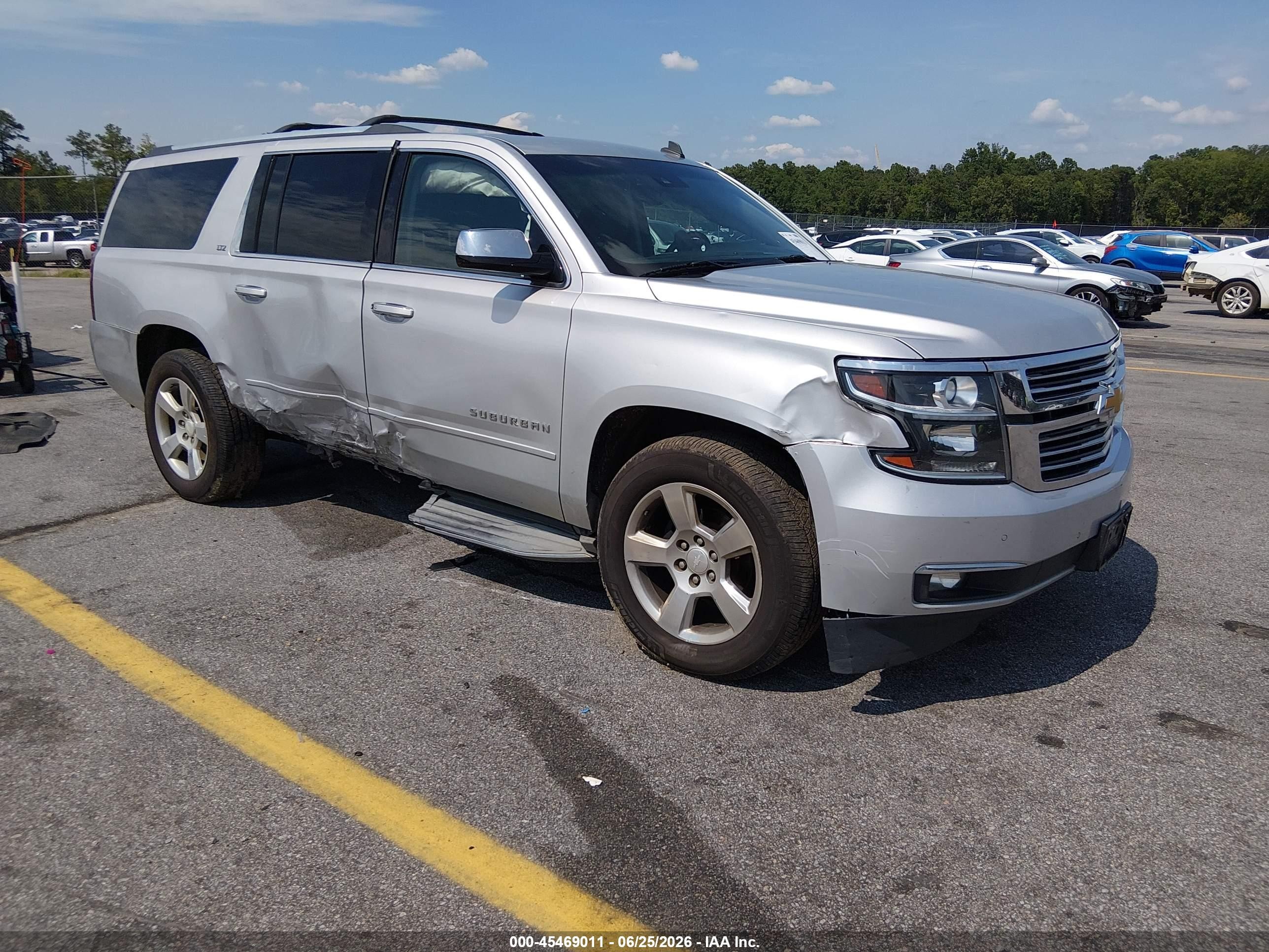 2015 Chevrolet Suburban LTZ, VIN 1GNSKKKC9FR198031 — Side