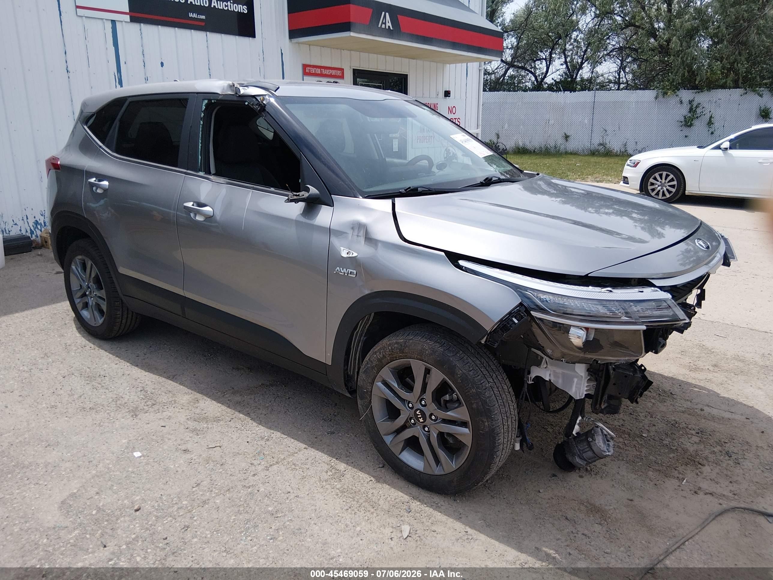 2021 Kia Seltos LX, VIN KNDEPCAA9M7080812 — Side