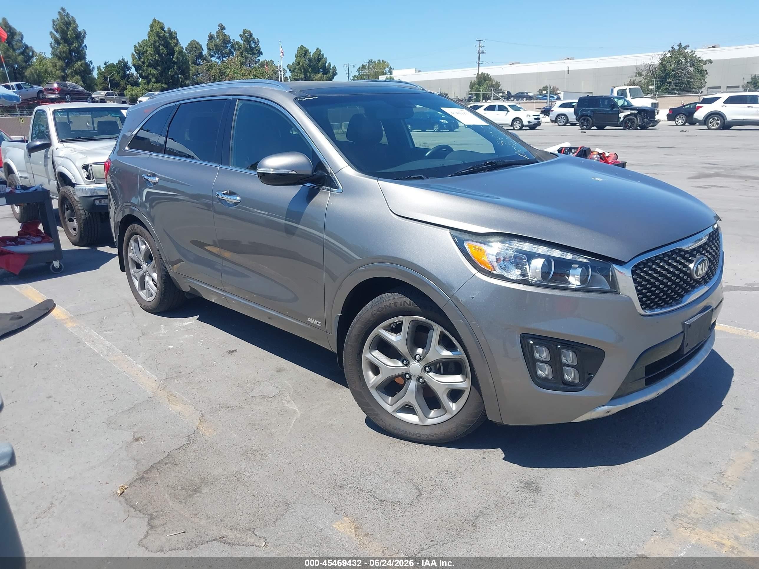 2016 Kia Sorento SXL, VIN 5XYPKDA10GG030756 — Normal wear
