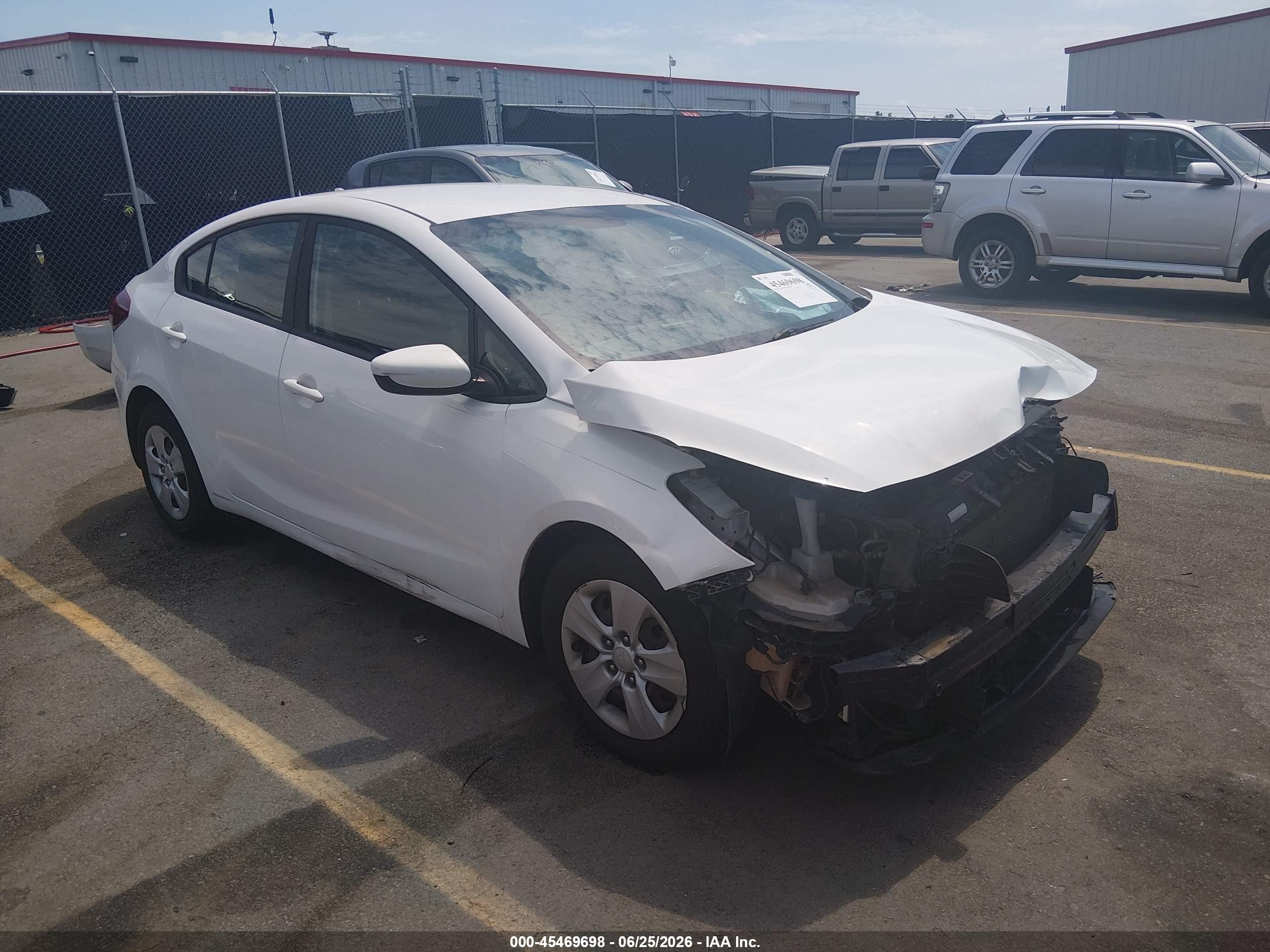 2017 Kia Forte LX, VIN 3KPFK4A77HE060108 — Front end