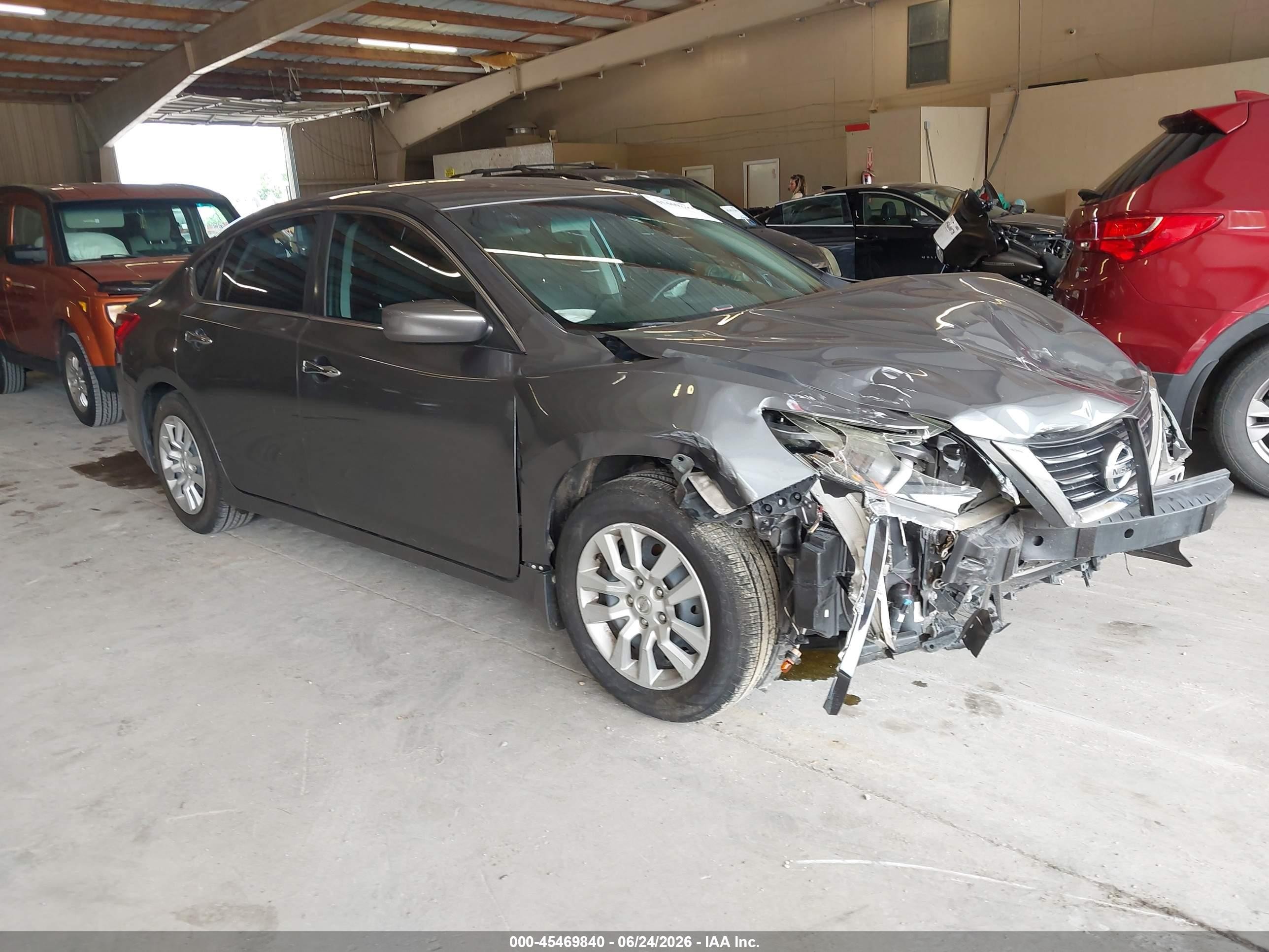 2017 Nissan Altima S, VIN 1N4AL3AP9HC249924 — Front end