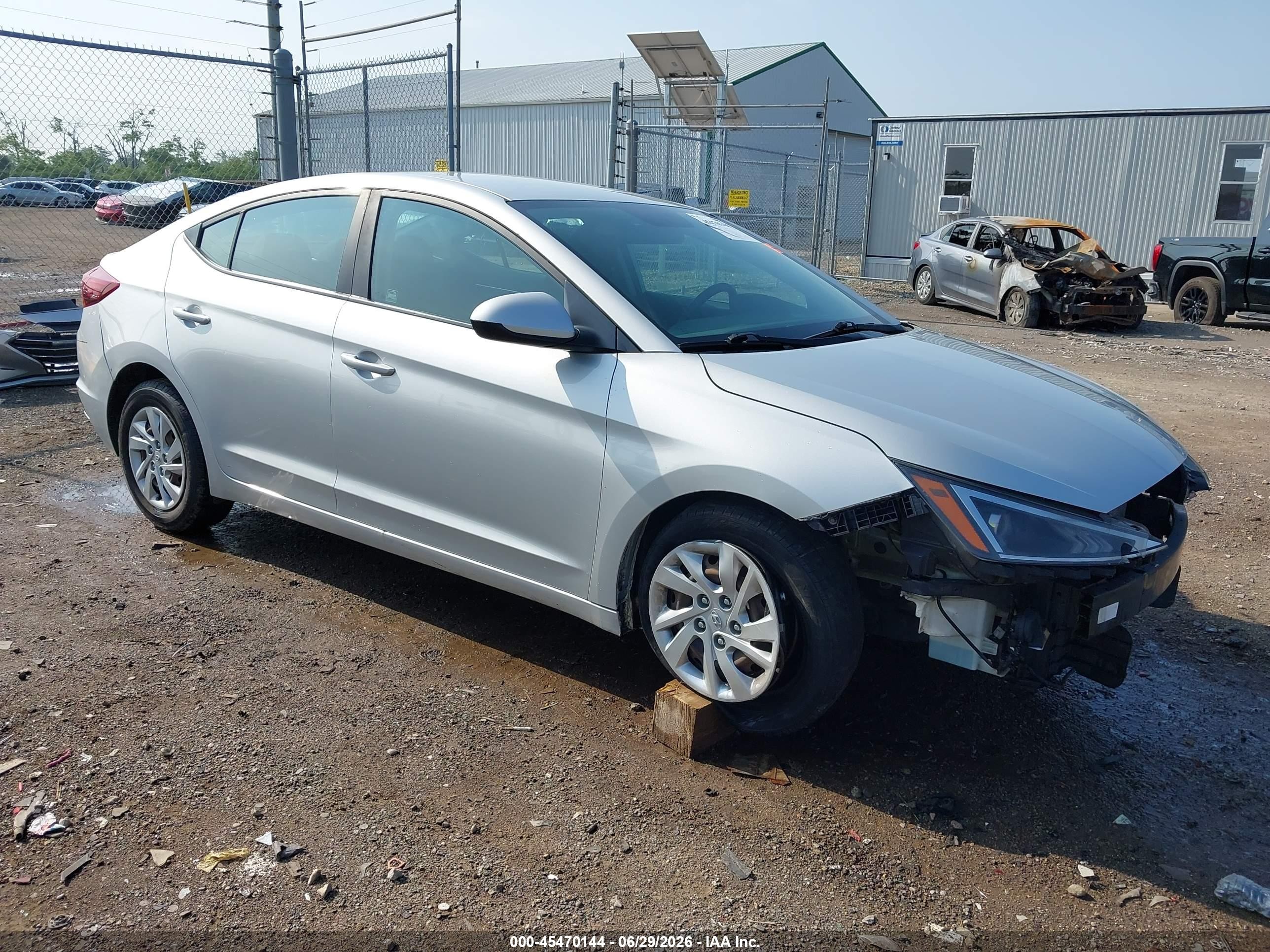 2019 Hyundai Elantra SE, VIN 5NPD74LF5KH489389 — Front end