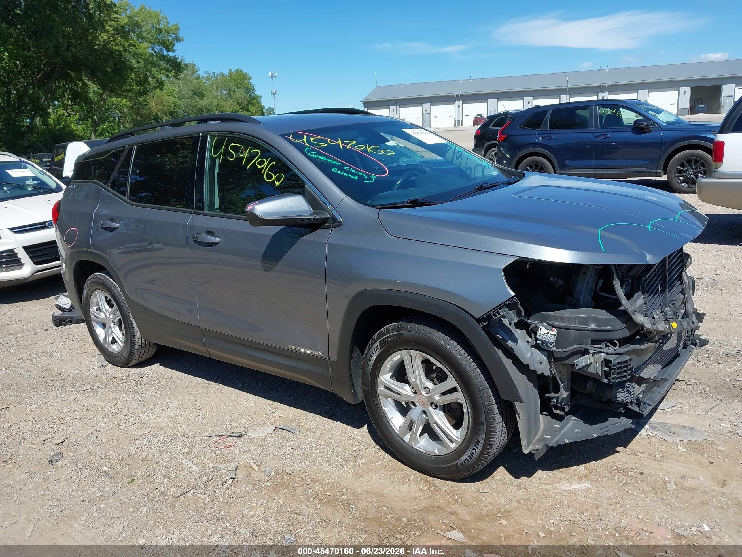 2019 GMC Terrain SLE, VIN 3GKALMEV0KL318749 — Перед