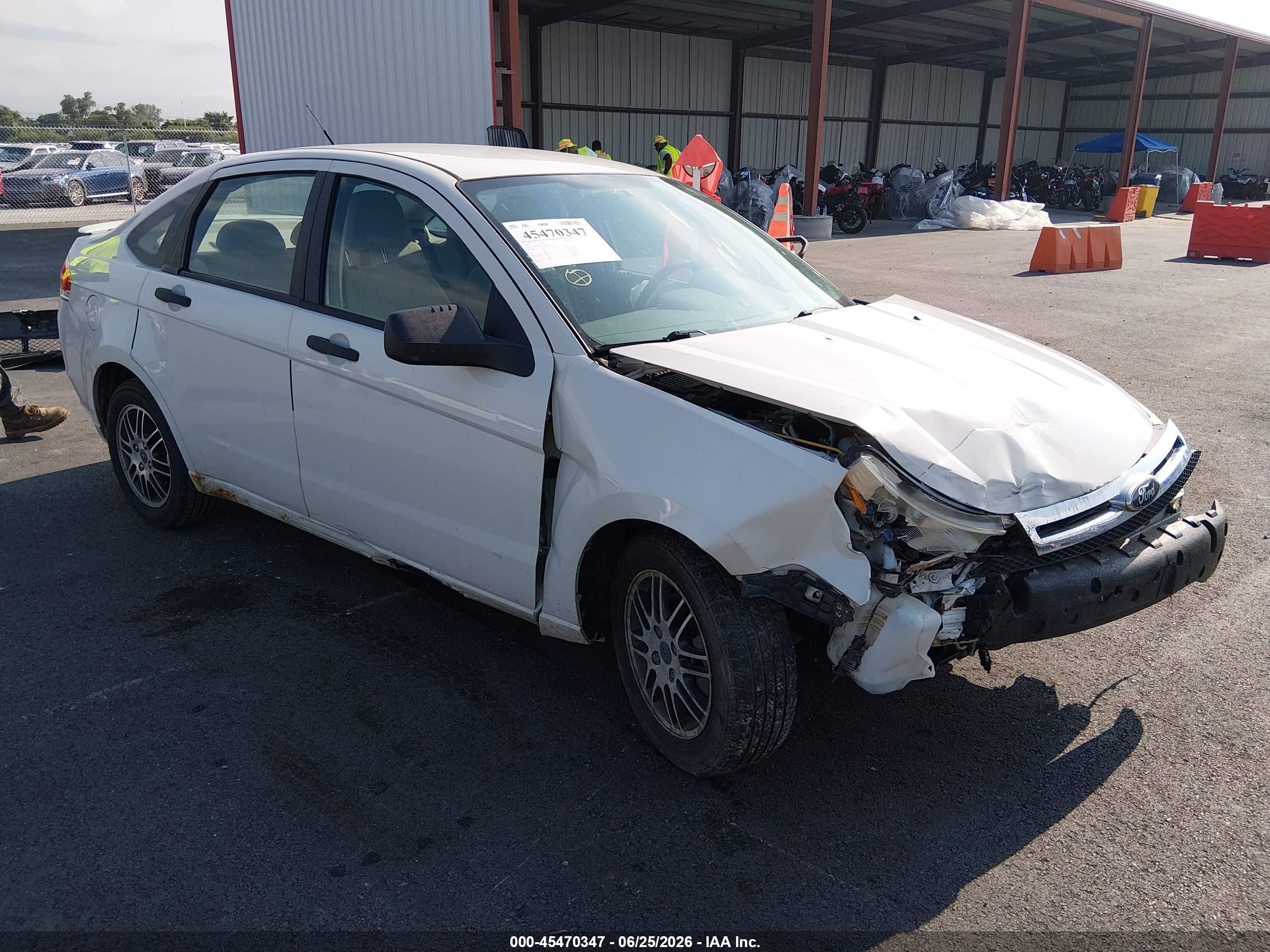 2011 Ford Focus SE, VIN 1FAHP3FN5BW169021 — Front end
