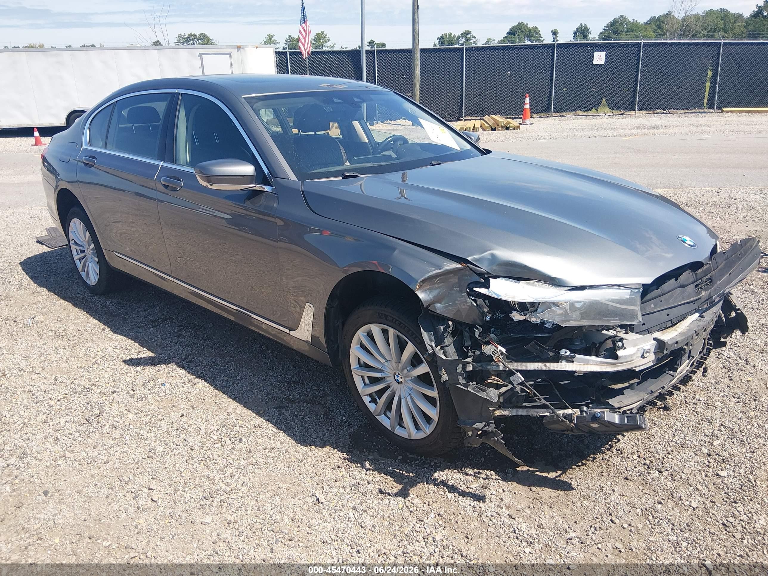 2016 BMW 7 Series 740i, VIN WBA7E2C59GG738526 — Front end