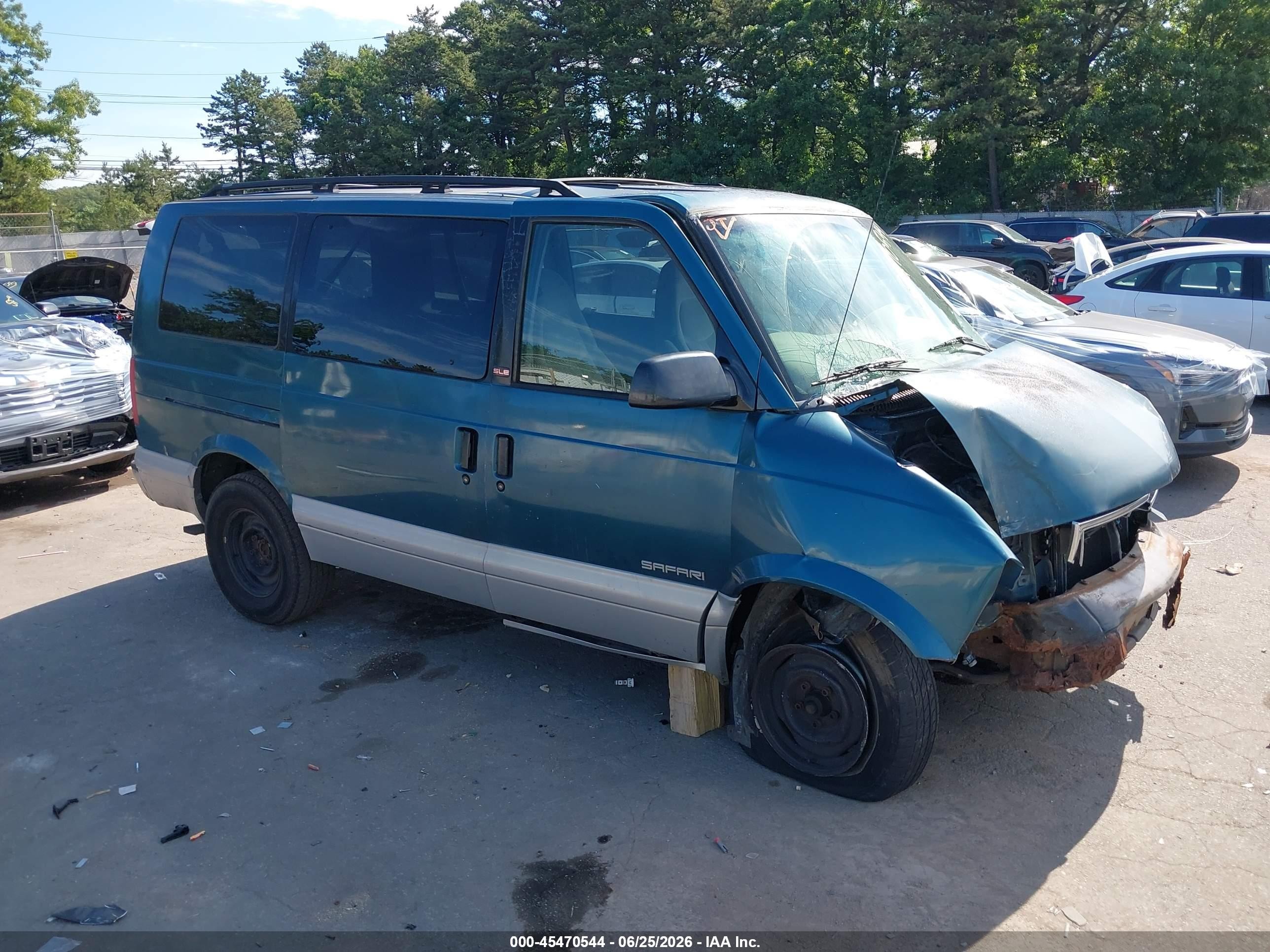1999 GMC Safari, VIN 1GKDM19WXXB531938 — Front end