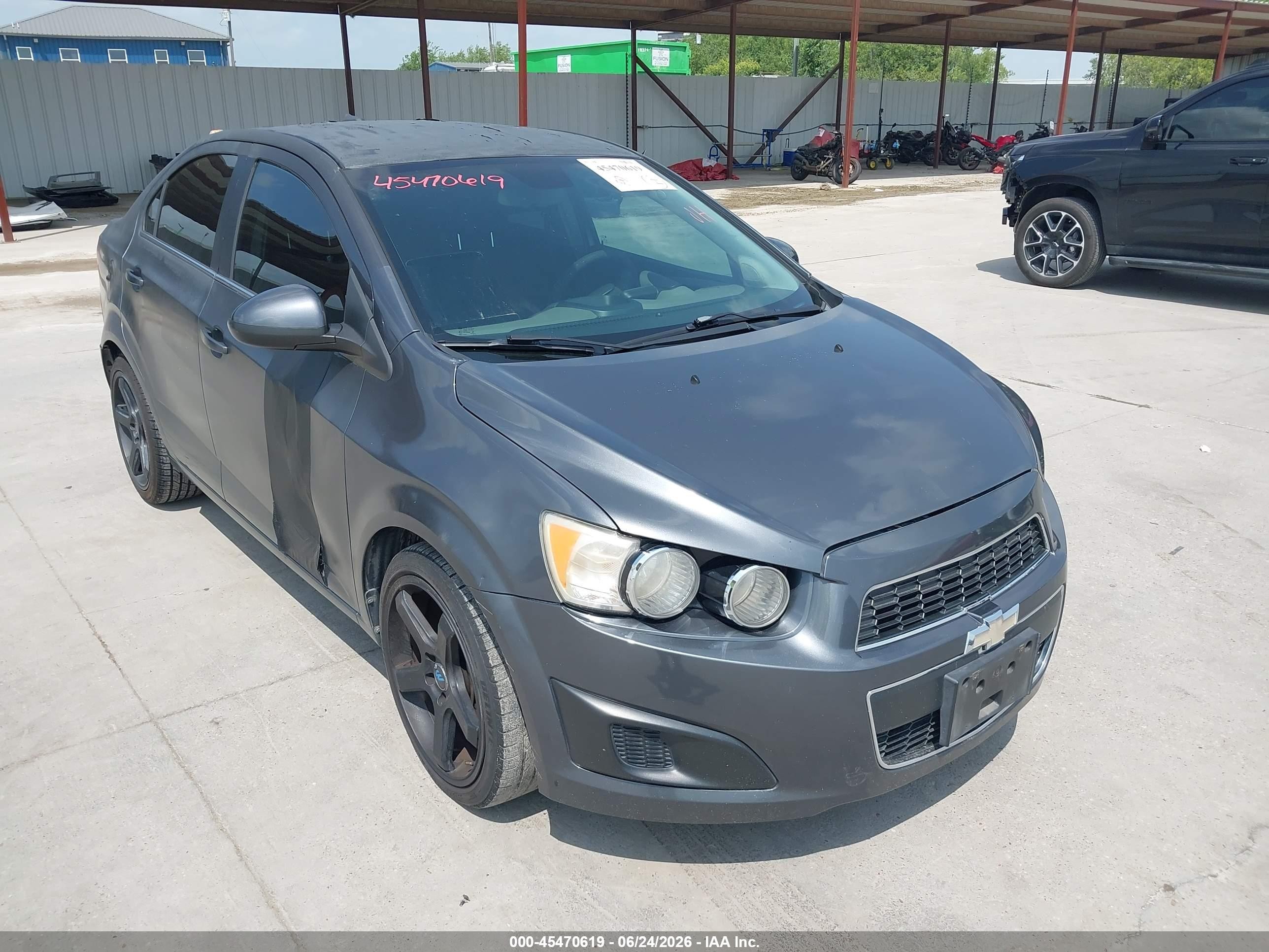 2013 Chevrolet Sonic LT, VIN 1G1JC5SH1D4147057 — Side