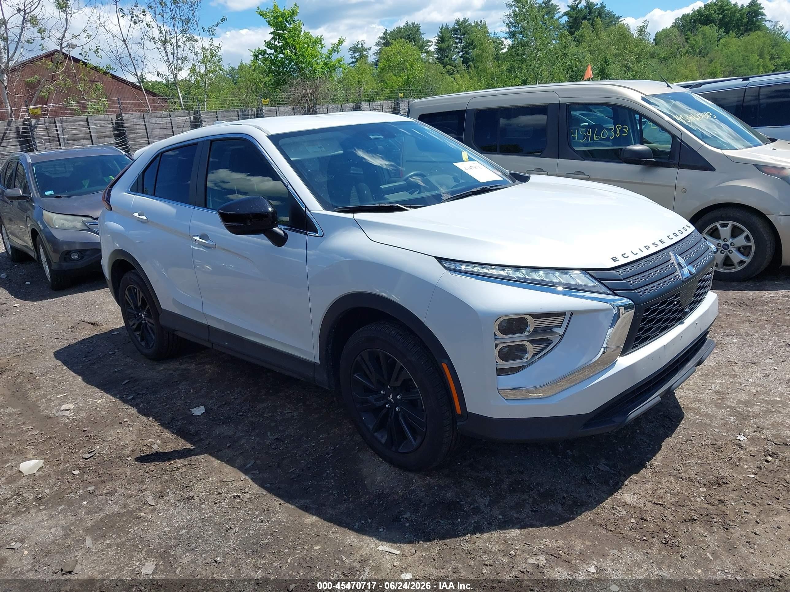 2024 Mitsubishi Eclipse Cross LE, VIN JA4ATVAA8RZ074415 — Front end