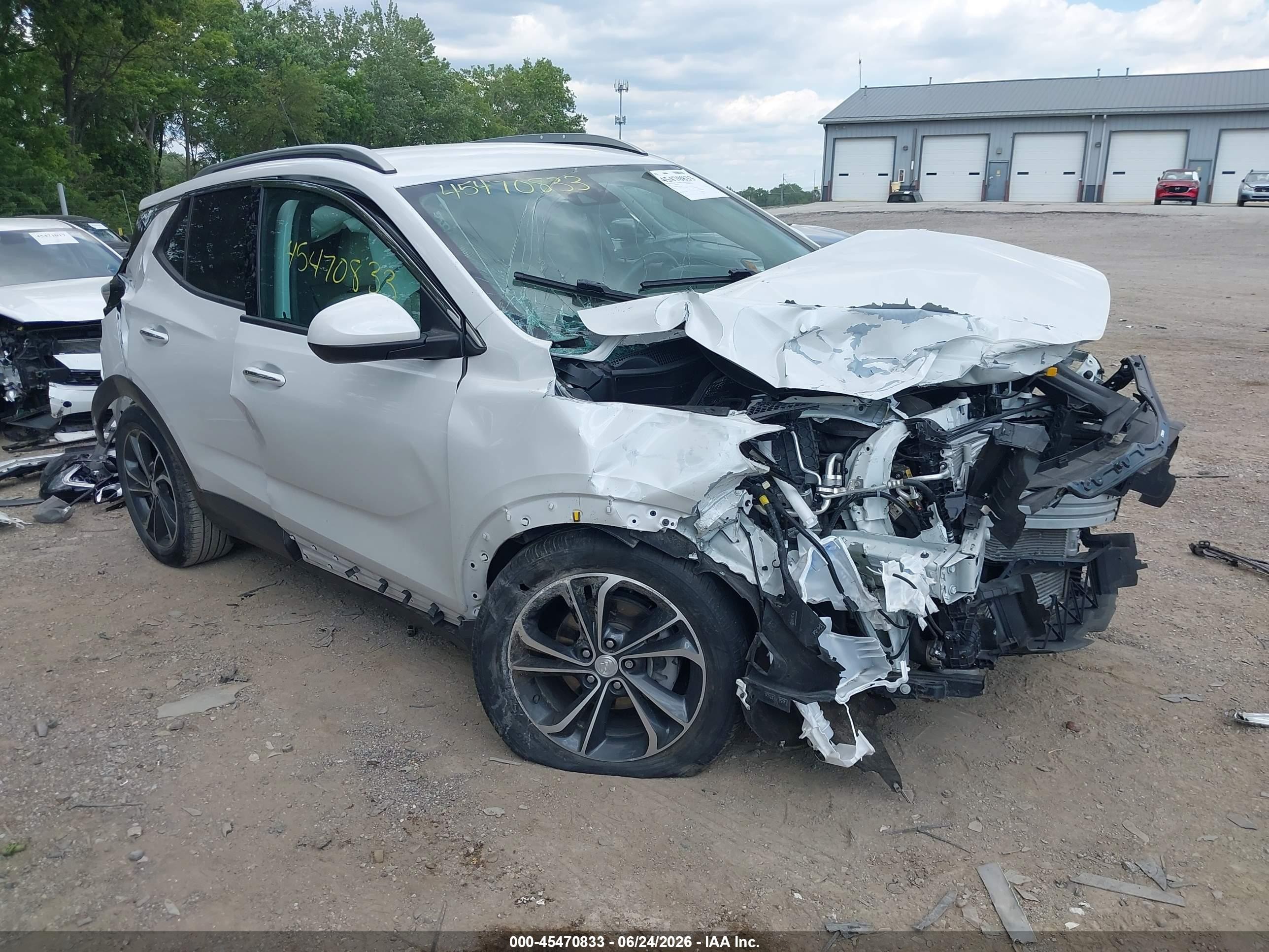 2021 Buick Encore GX Essence, VIN KL4MMFSL8MB068549 — Front end