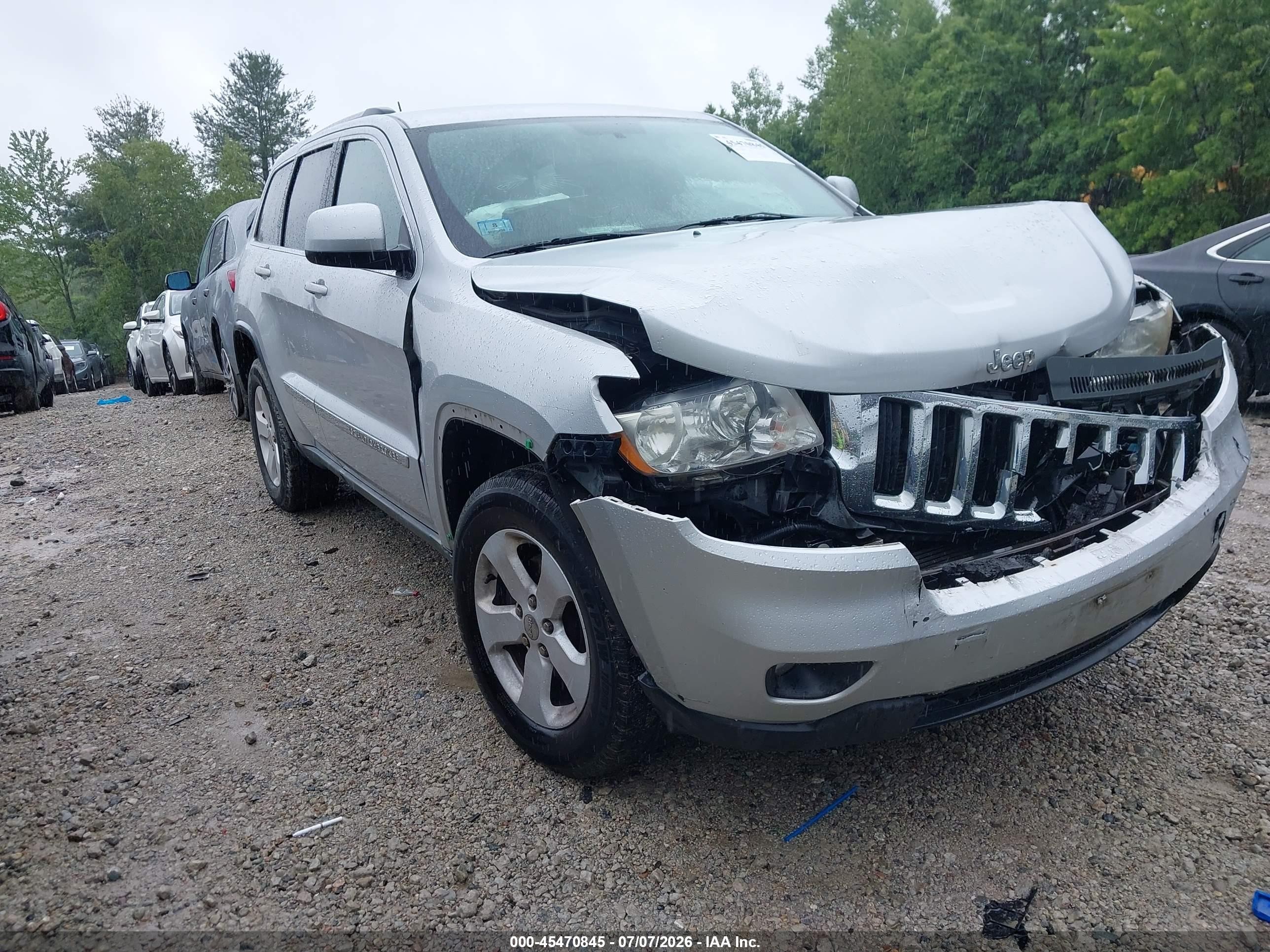 2011 Jeep Grand Cherokee Laredo, VIN 1J4RR4GG1BC522414 — Front end