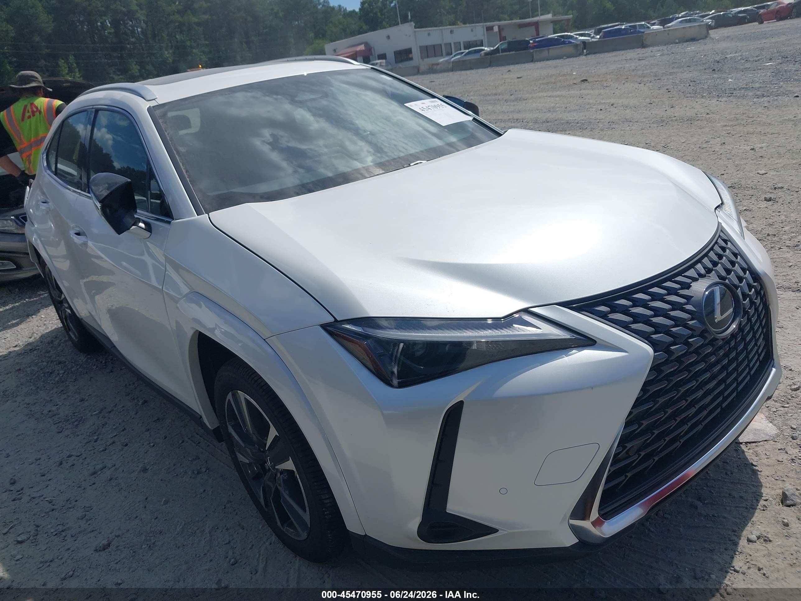2025 Lexus UX 300h, VIN JTHYBJAH7S2018475 — Зад