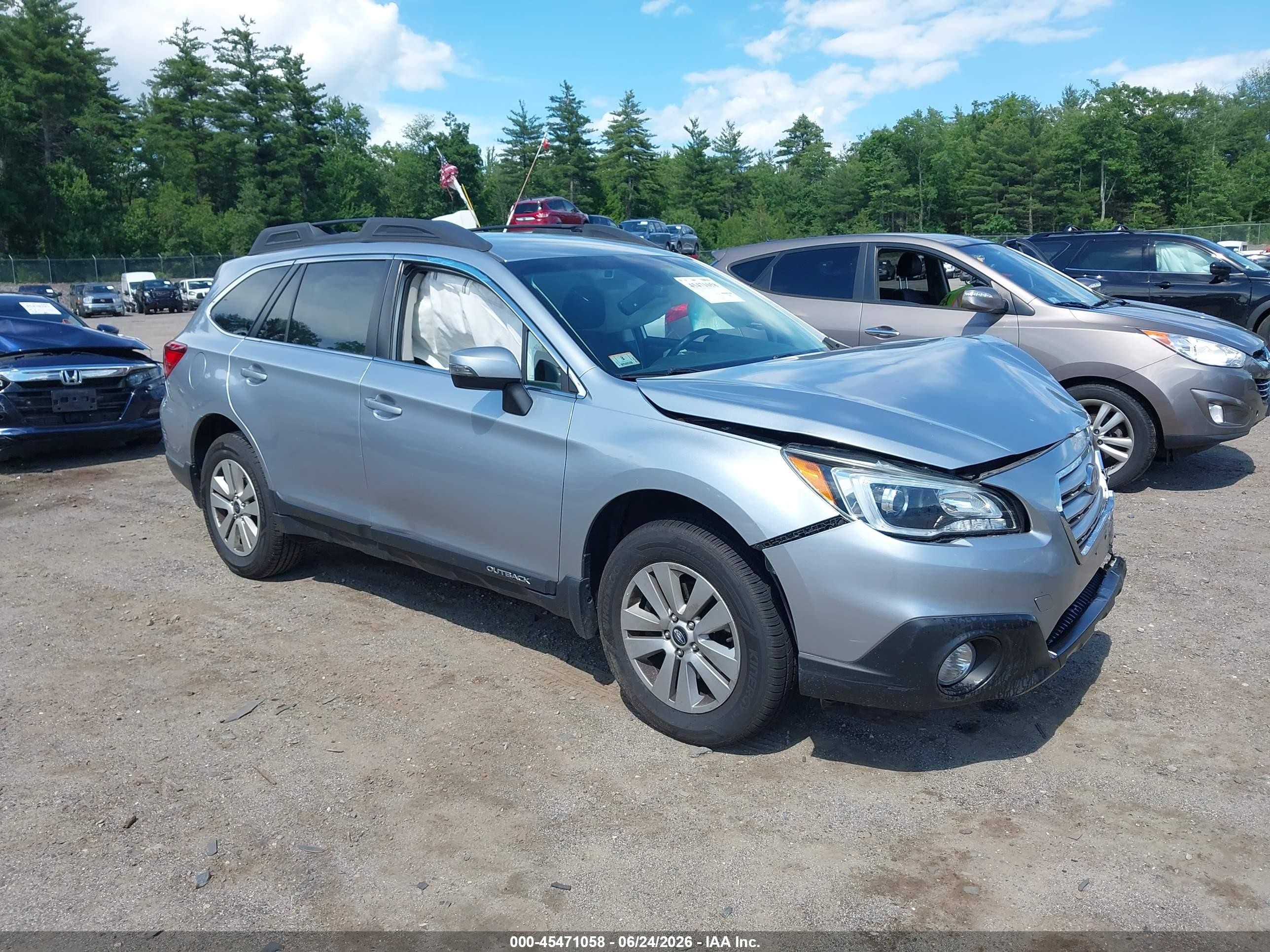 2017 Subaru Outback Premium, VIN 4S4BSAFC8H3202925 — Front end