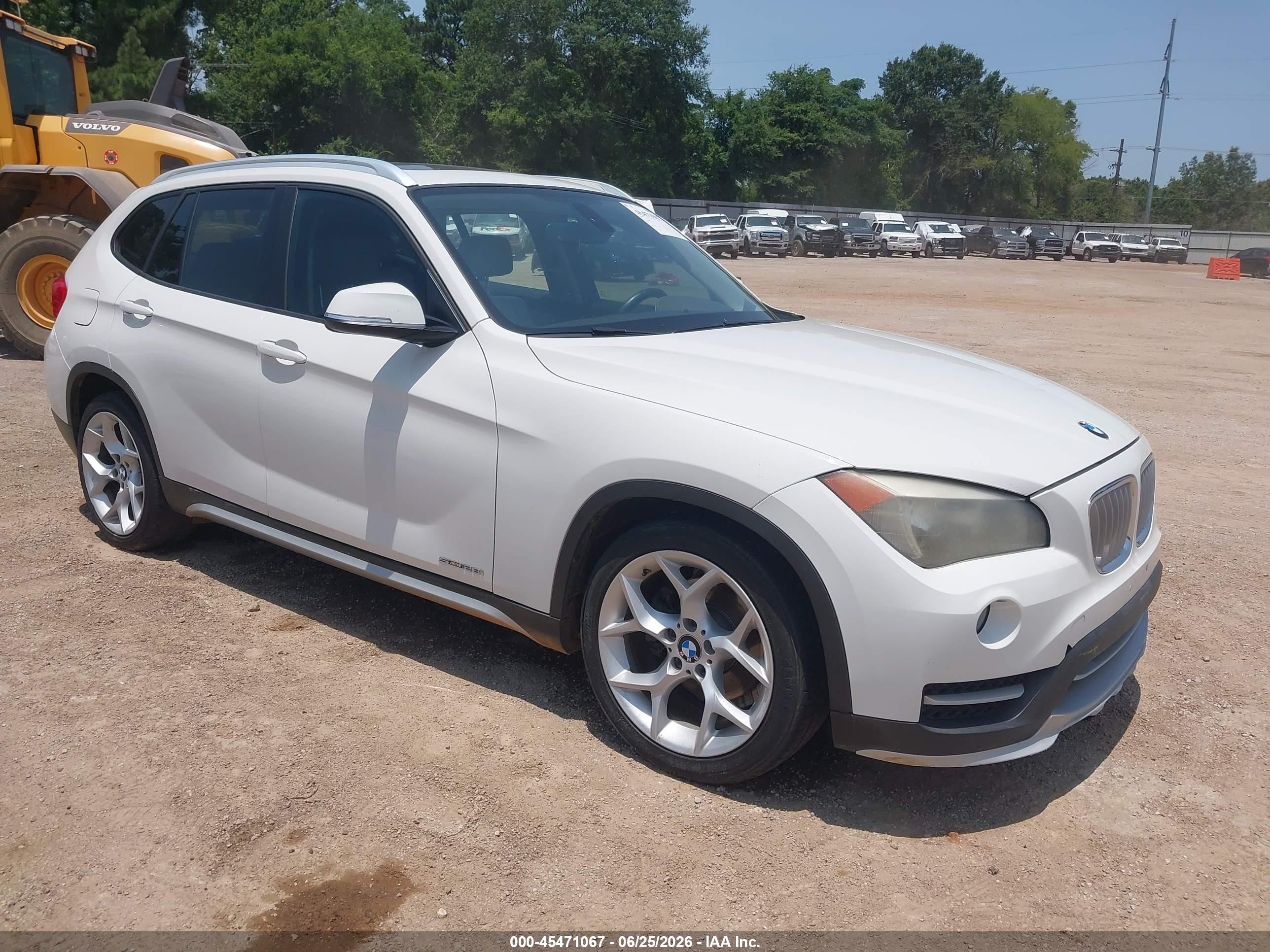 2015 BMW X1 sDrive28i, VIN WBAVM1C50FV318992 — Normal wear