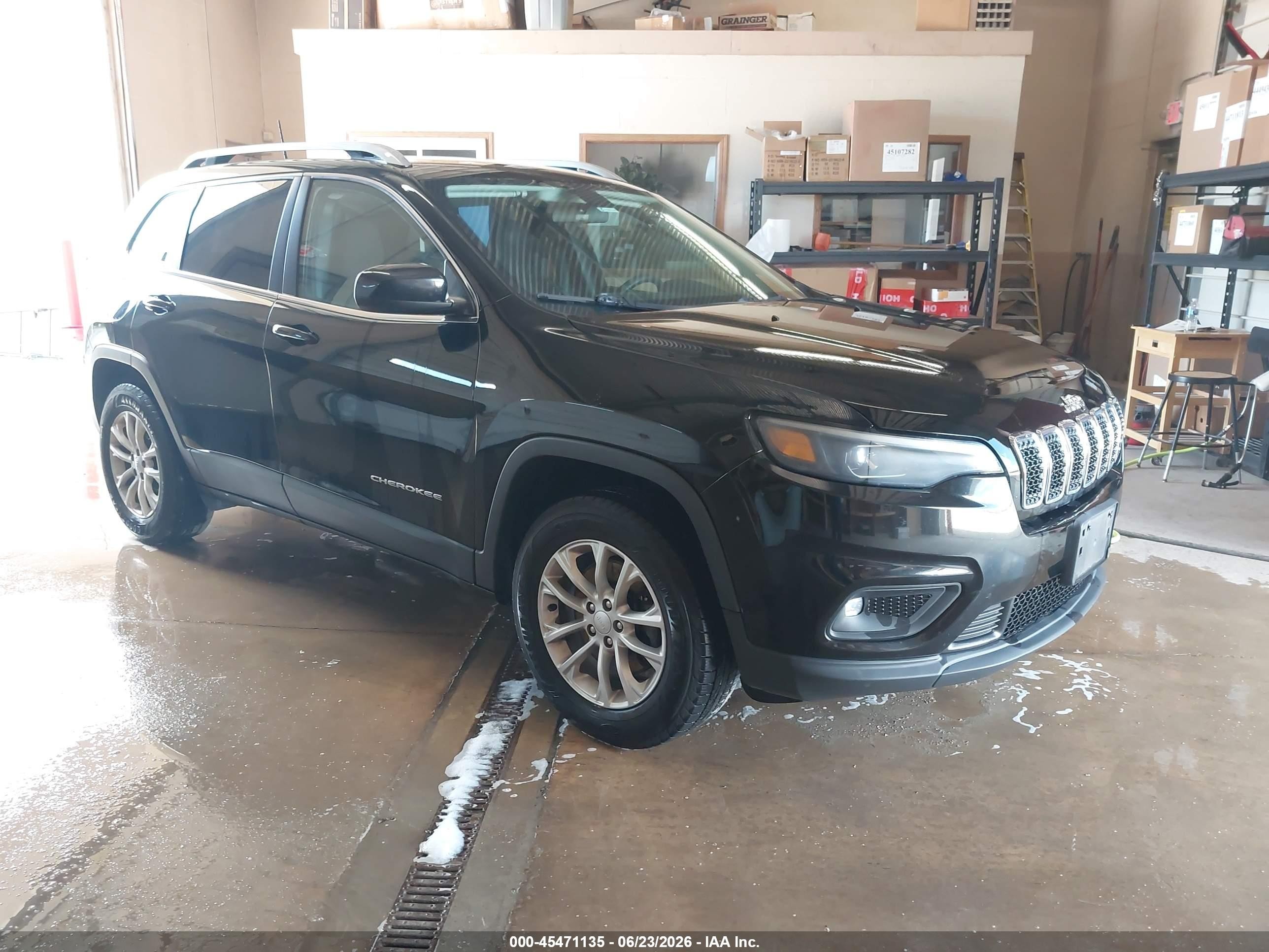 2019 Jeep Cherokee Latitude, VIN 1C4PJMCB0KD343628 — Undercarriage