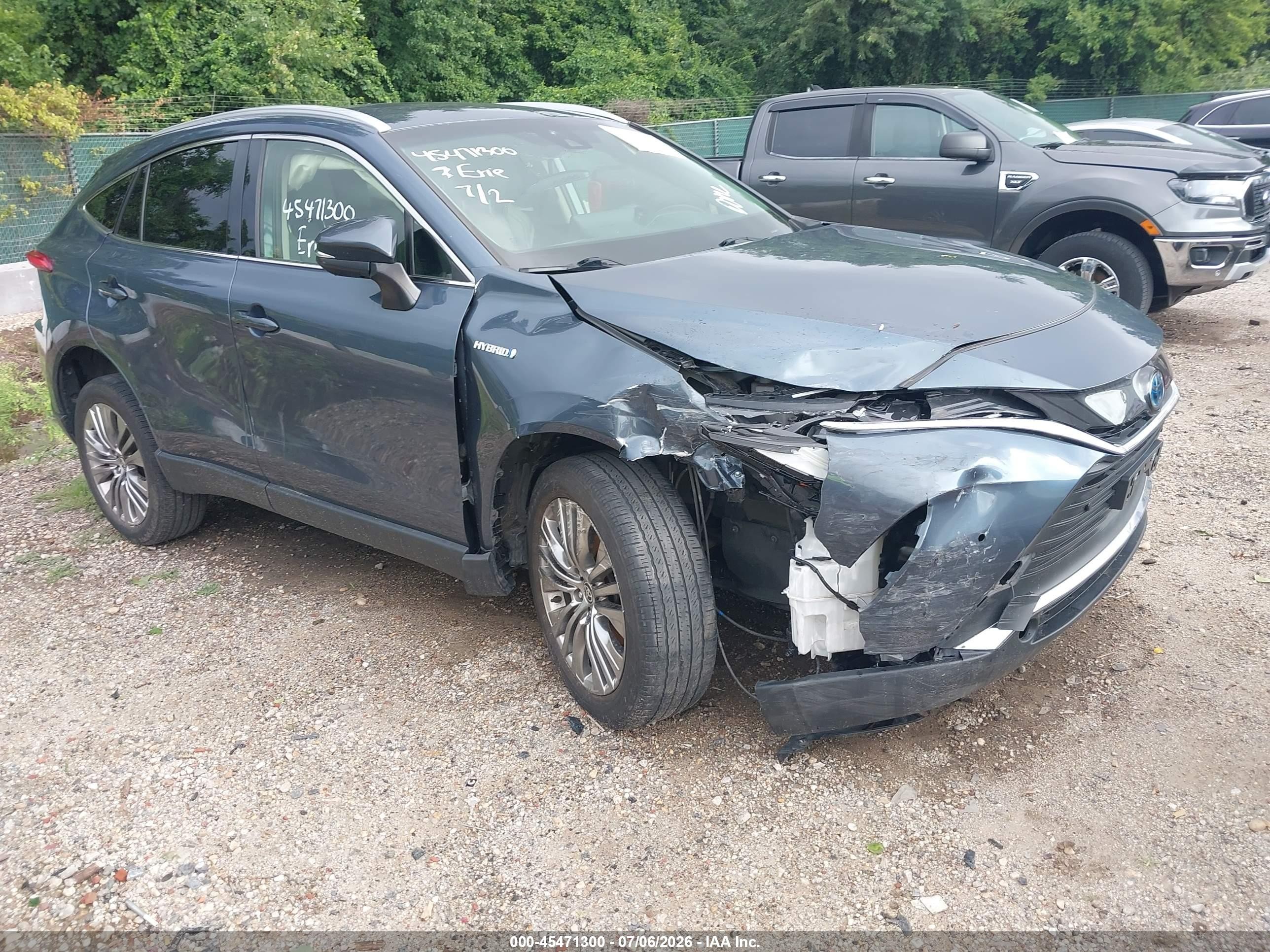 2021 Toyota Venza Limited, VIN JTEAAAAH1MJ069514 — Front end