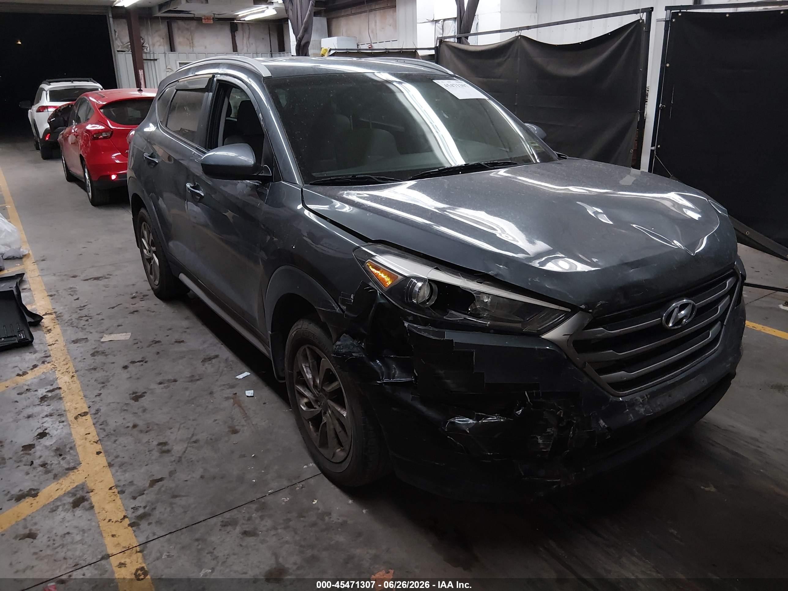 2018 Hyundai Tucson SEL, VIN KM8J3CA47JU680757 — Перед