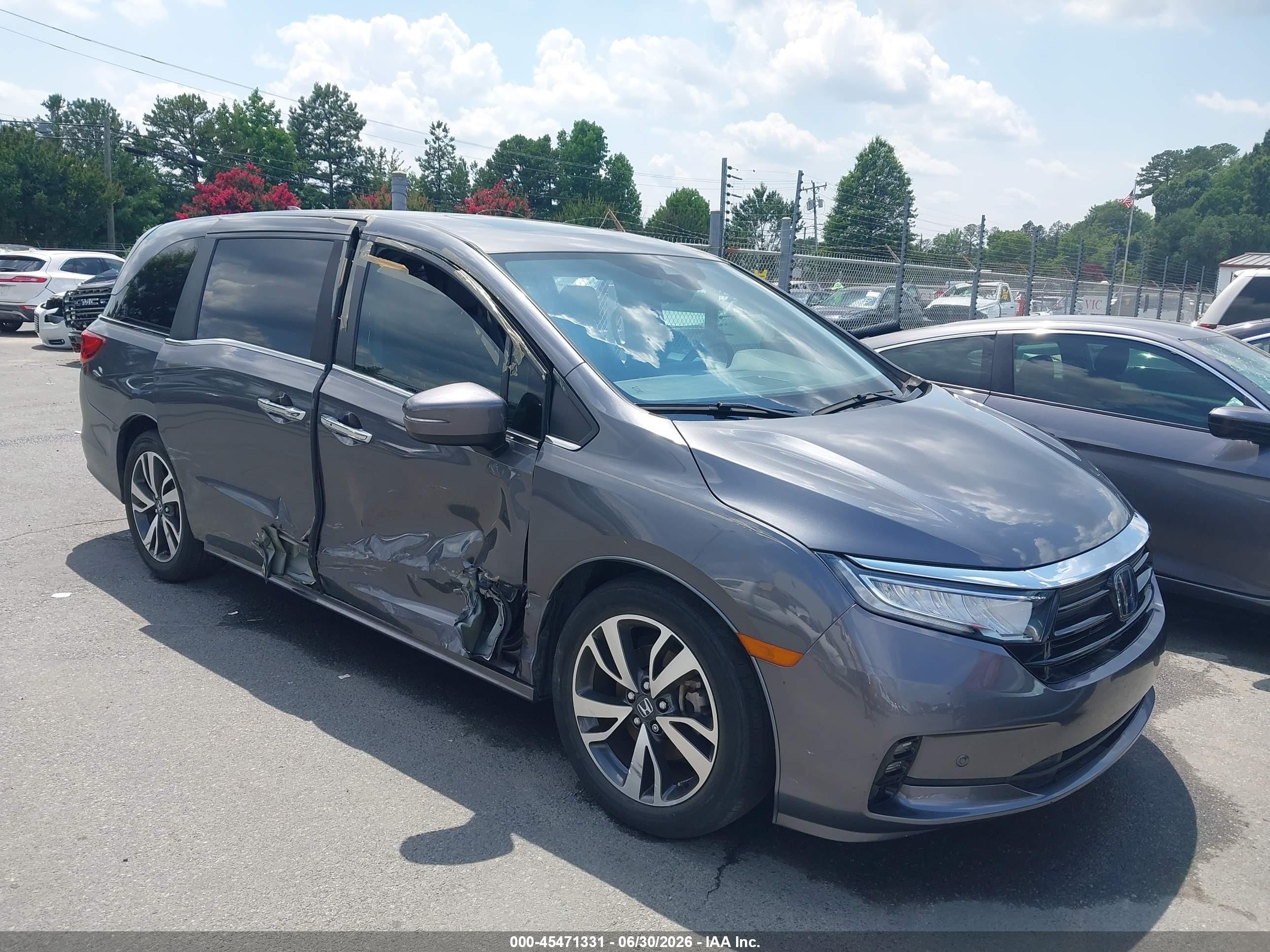 2023 Honda Odyssey Touring, VIN 5FNRL6H88PB045646 — Side