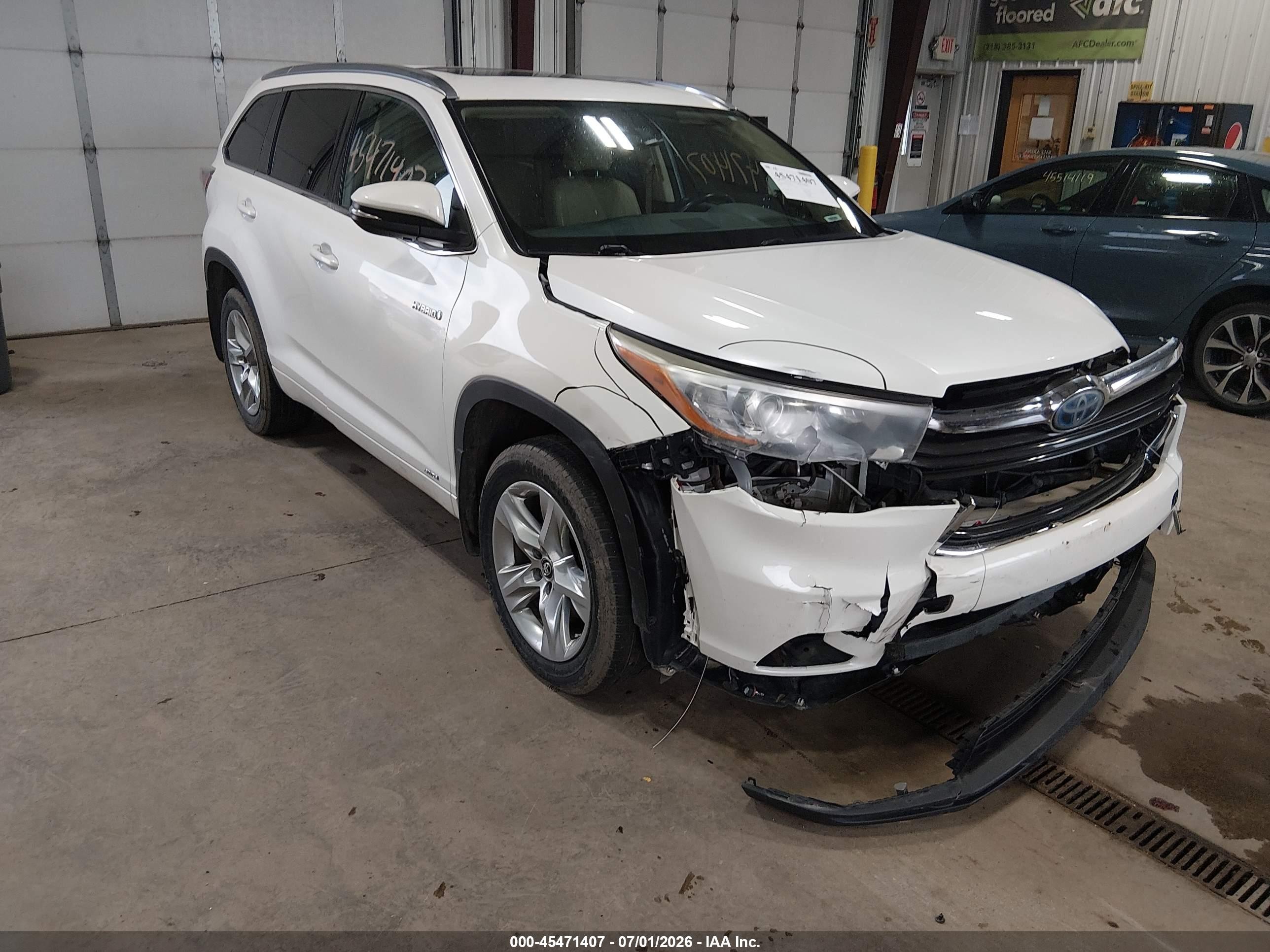2016 Toyota Highlander Limited Platinum, VIN 5TDDCRFH0GS018080 — Перед