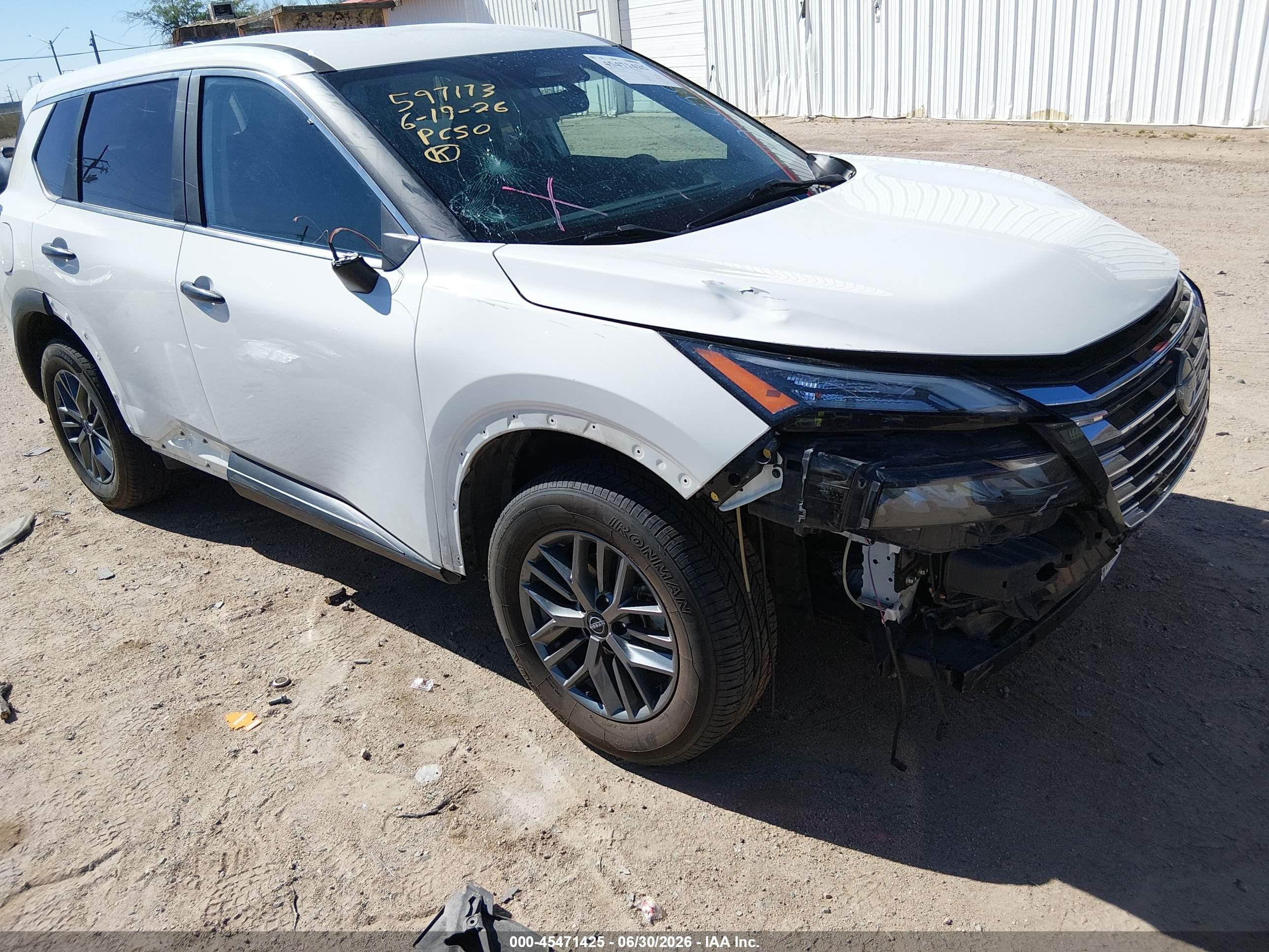 2024 Nissan Rogue S, VIN 5N1BT3AA0RC670695 — Front end