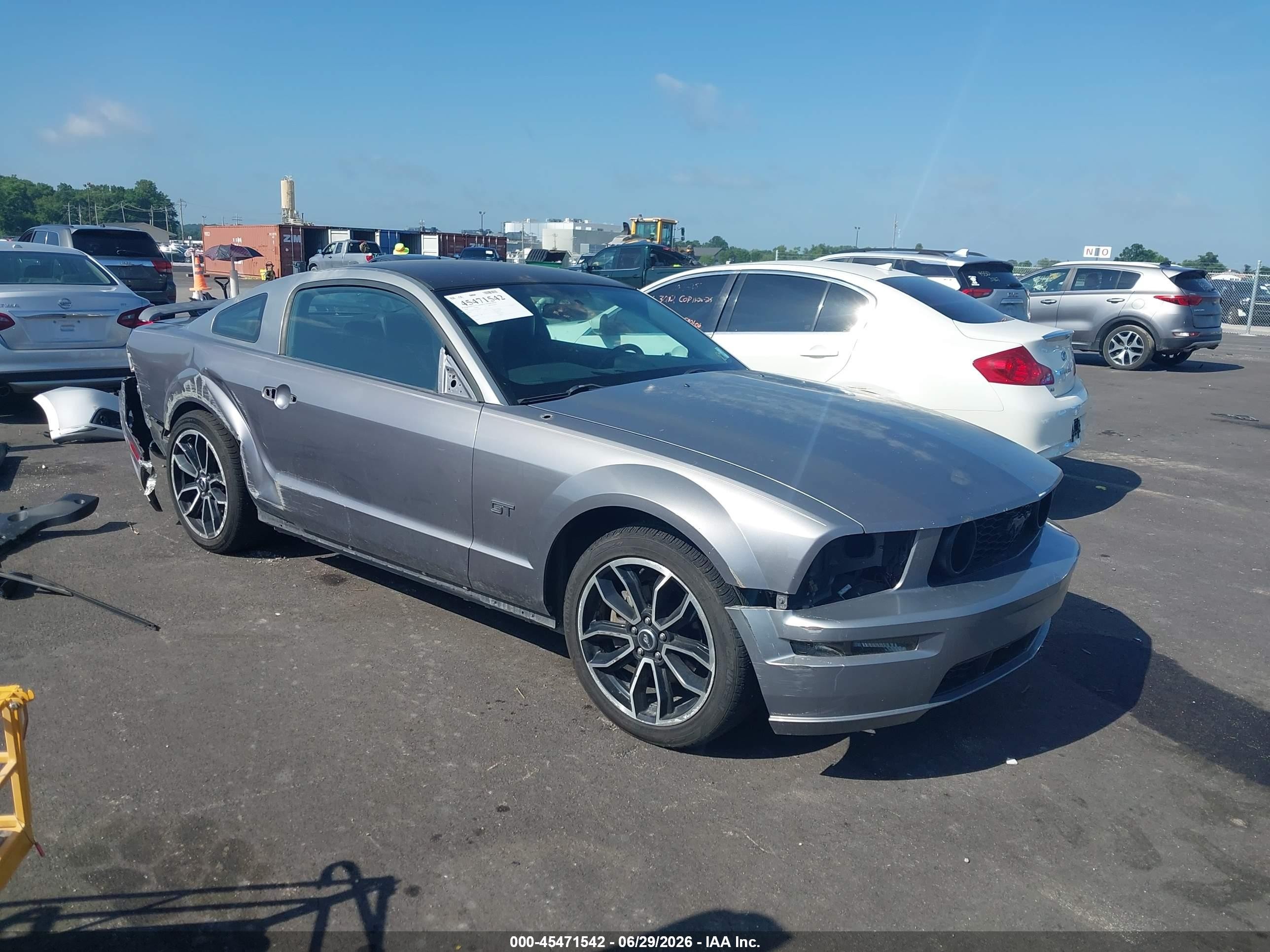 2006 Ford Mustang GT Deluxe, VIN 1ZVHT82H165250917 — All over