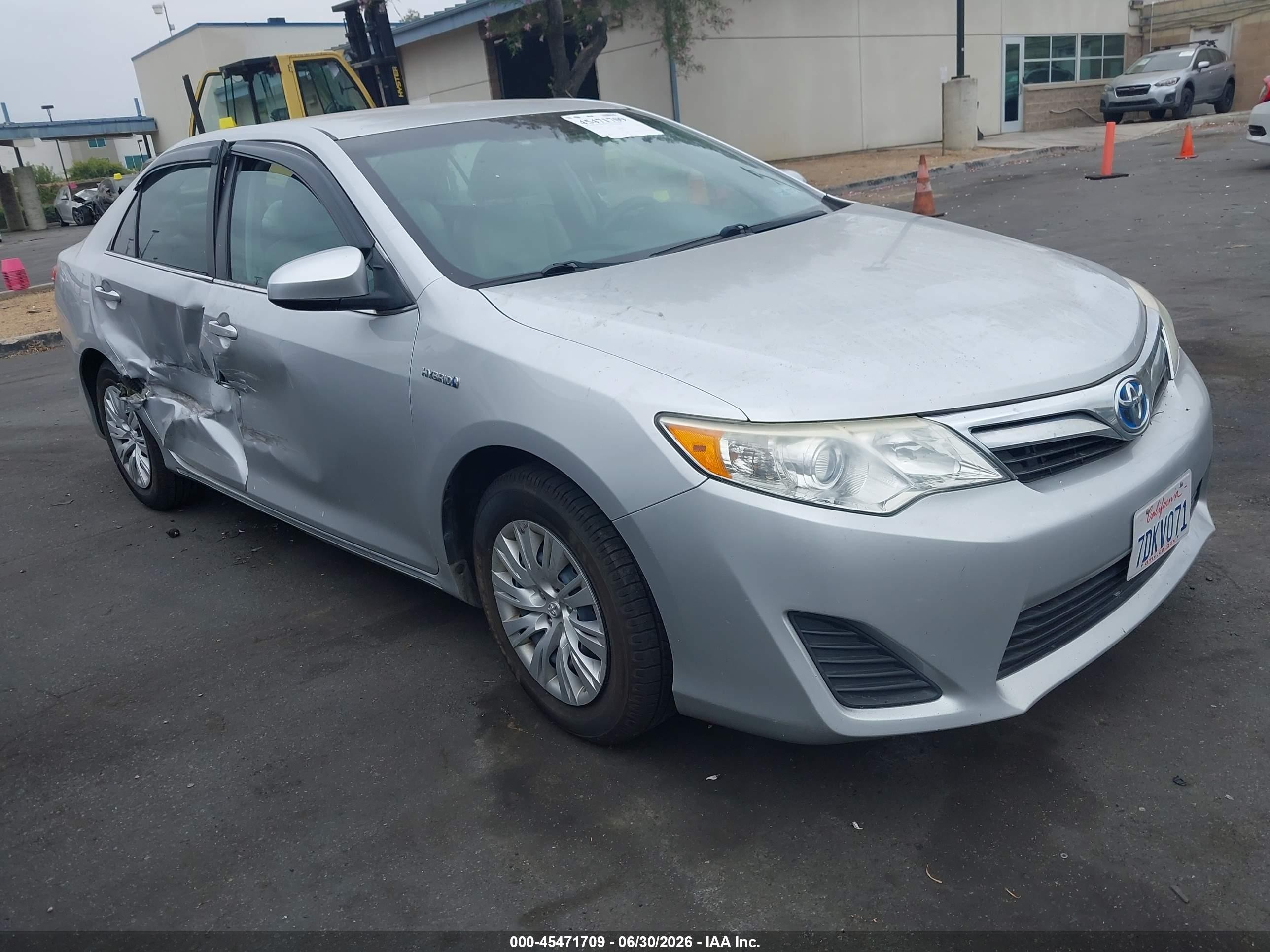 2014 Toyota Camry XLE, VIN 4T1BD1FK1EU104987 — Side