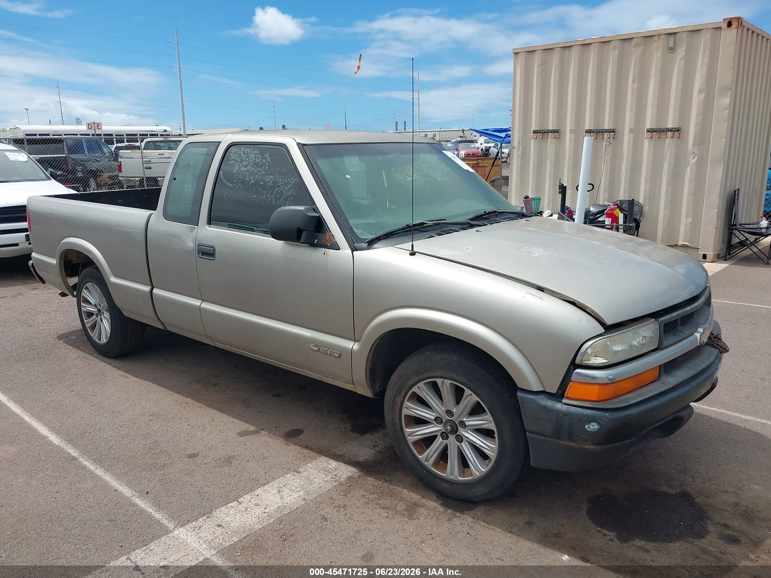 2002 Chevrolet S-10 LS, VIN 1GCCS19W528113242 — Normal wear