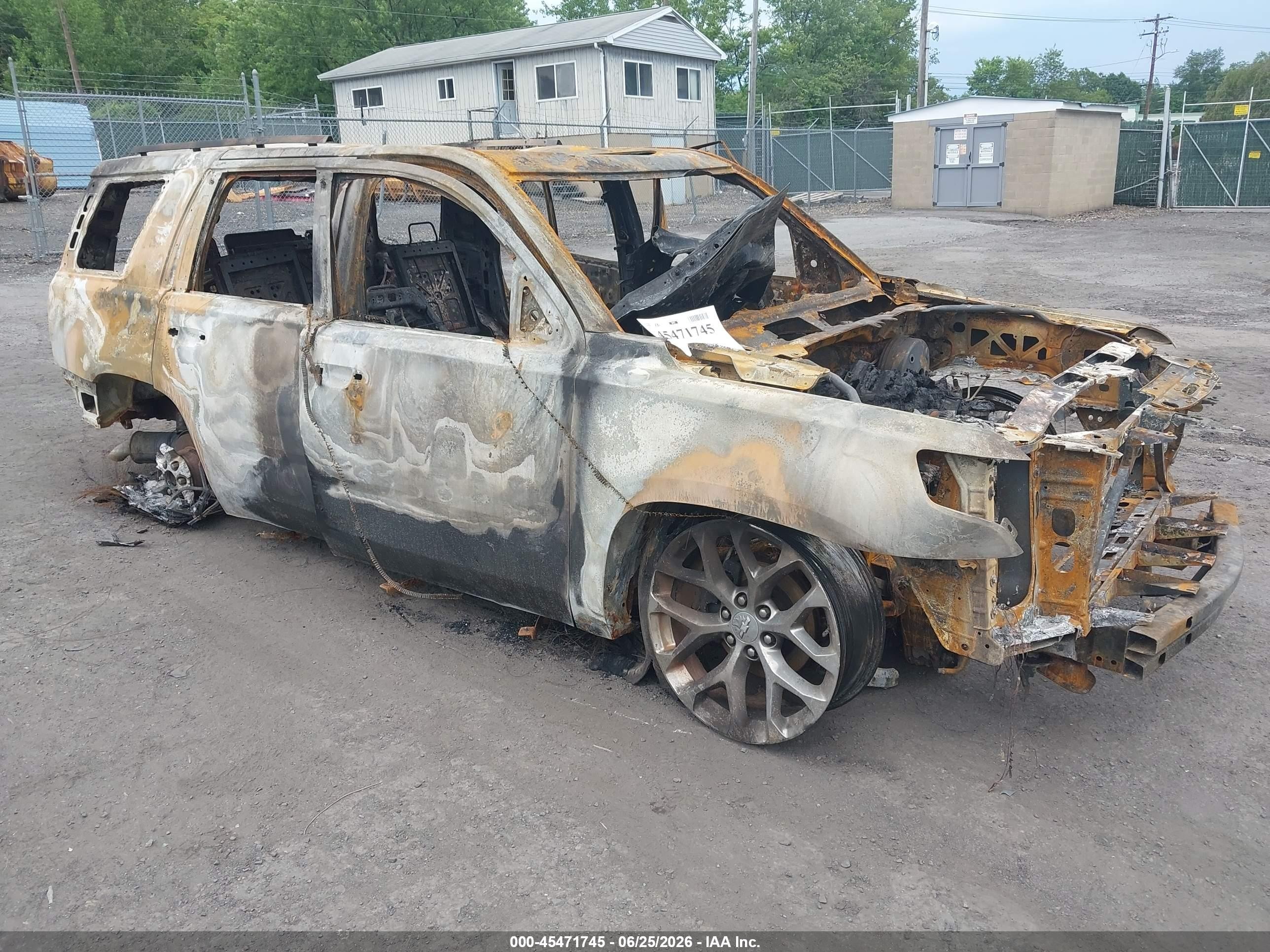 2016 Chevrolet Tahoe LTZ, VIN 1GNSKCKCXGR173310 — Пожар