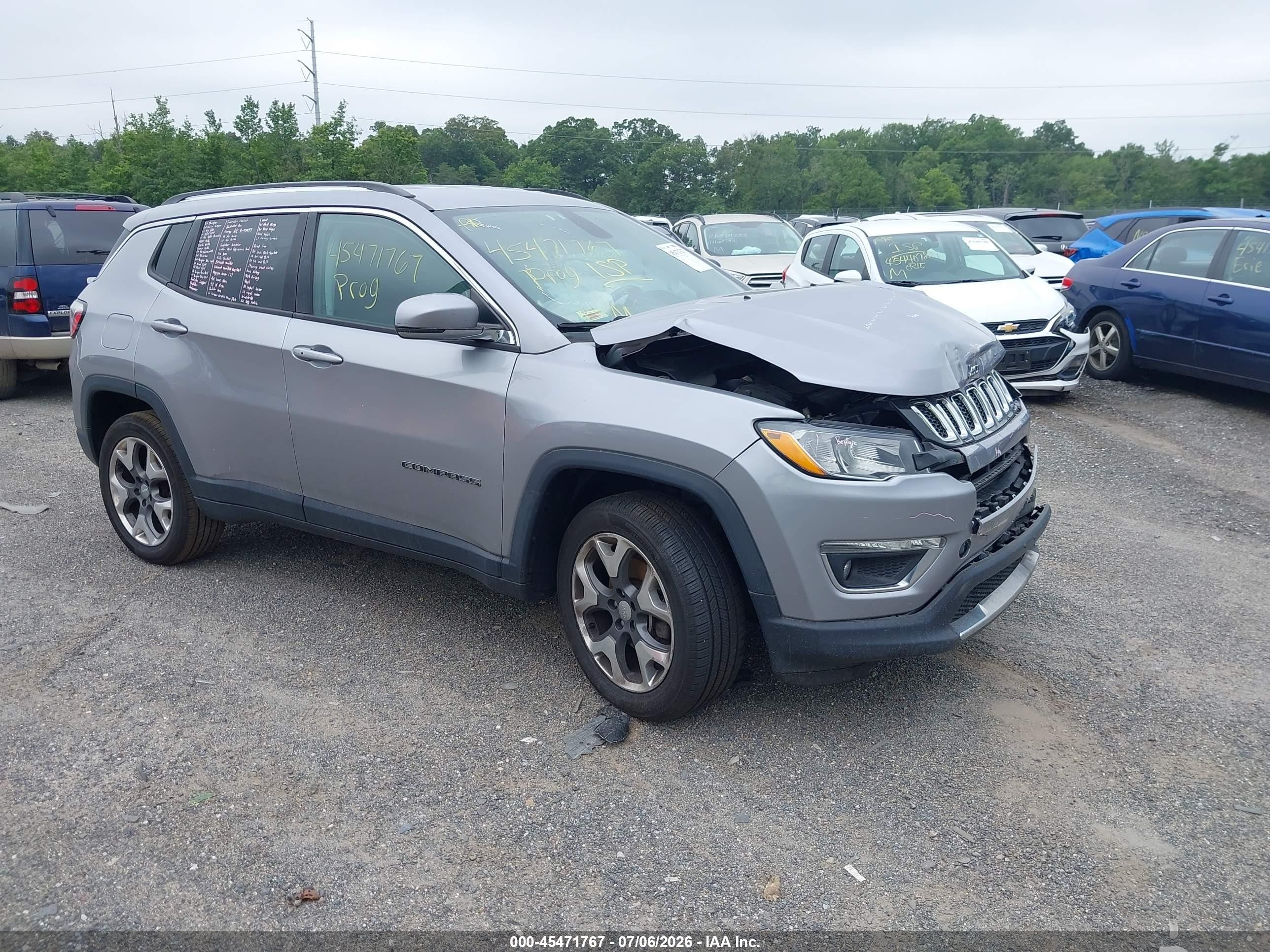 2017 Jeep Compass Limited, VIN 3C4NJDCB1HT611032 — Front end