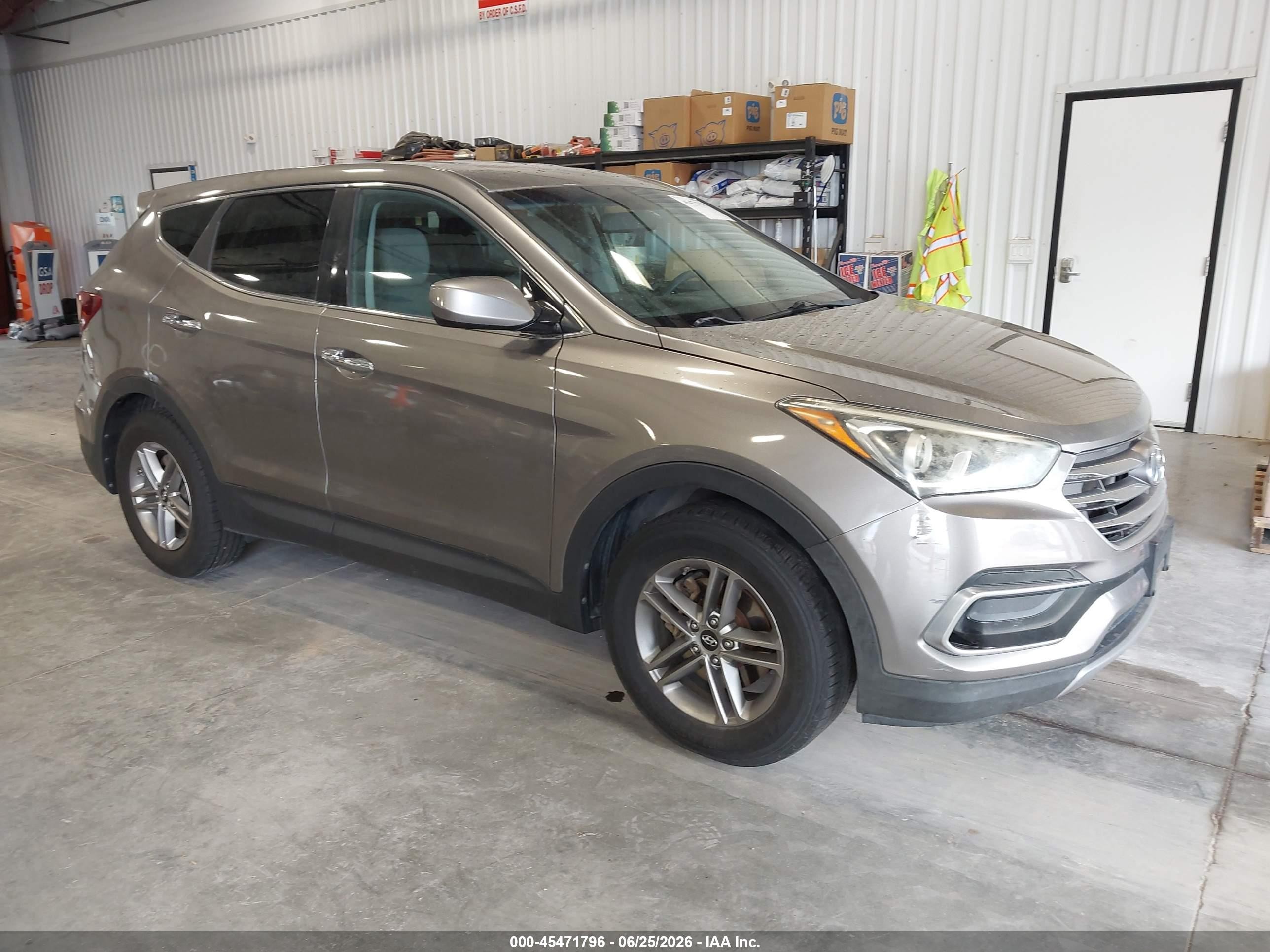 2017 Hyundai Santa Fe 2.4L, VIN 5XYZT3LBXHG432825 — Normal wear
