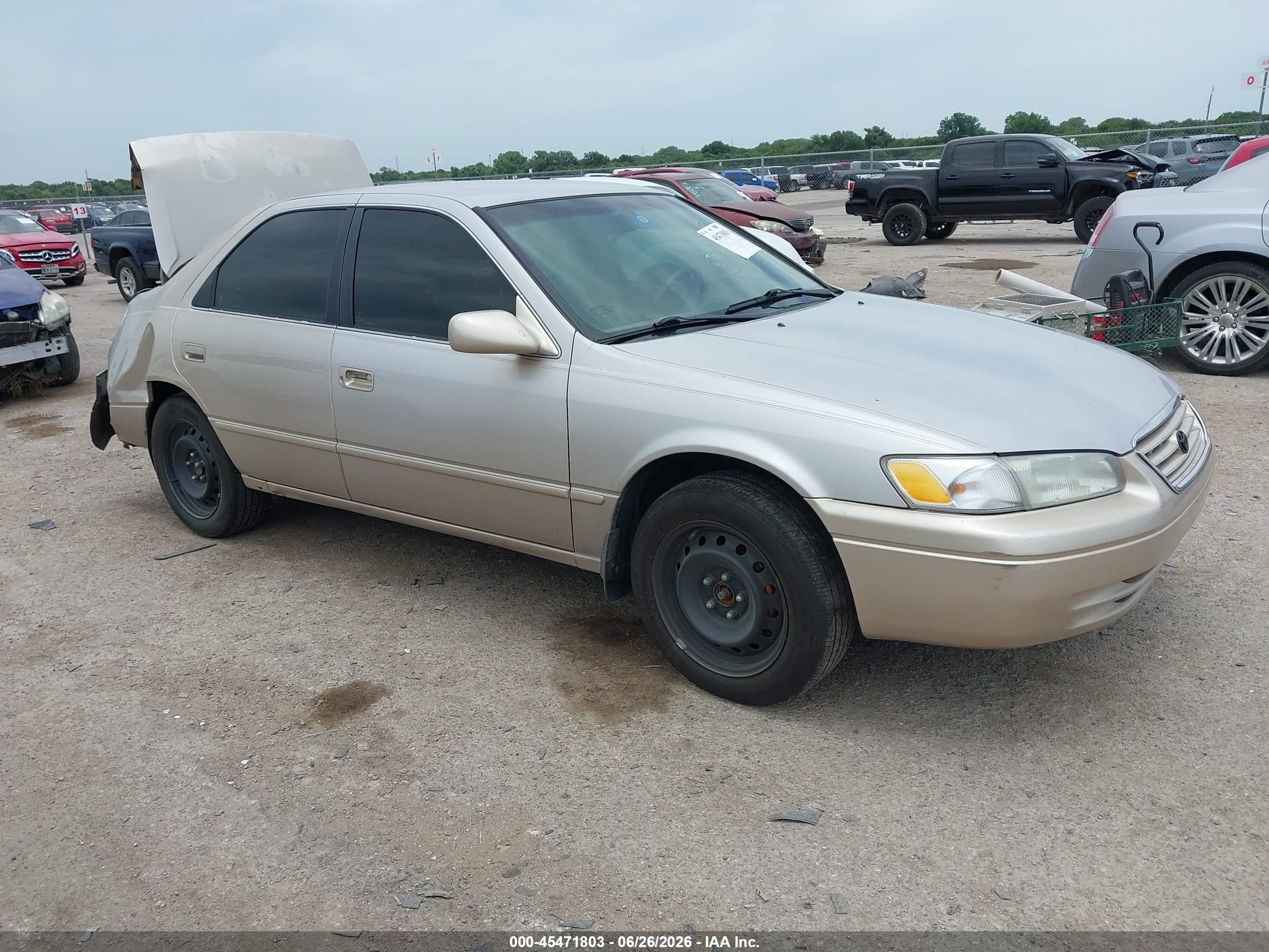 1998 Toyota Camry LE, VIN 4T1BG22KXWU262586 — Зад