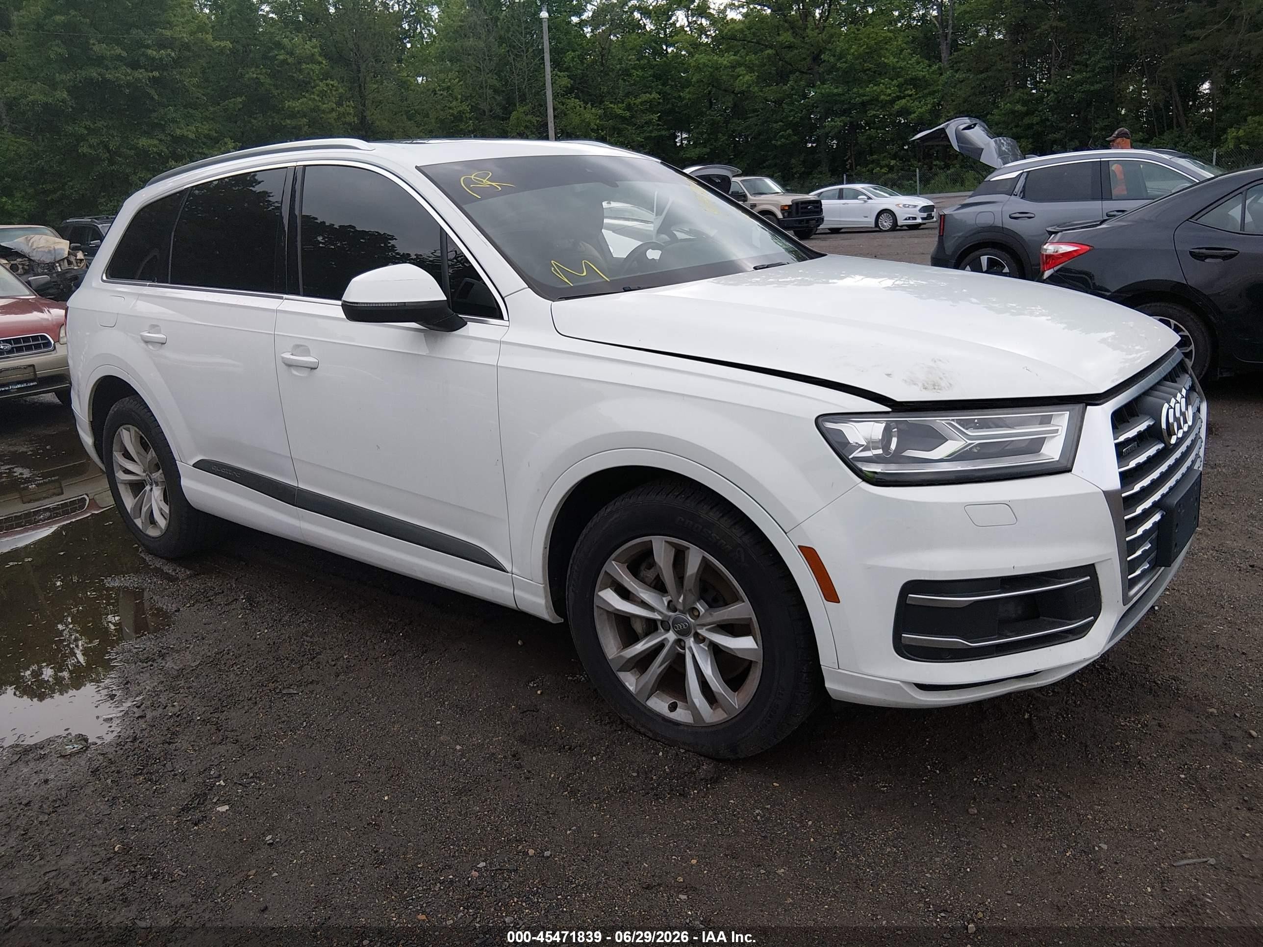 2017 Audi Q7 Premium Plus, VIN WA1LAAF79HD019438 — Вода / потоп