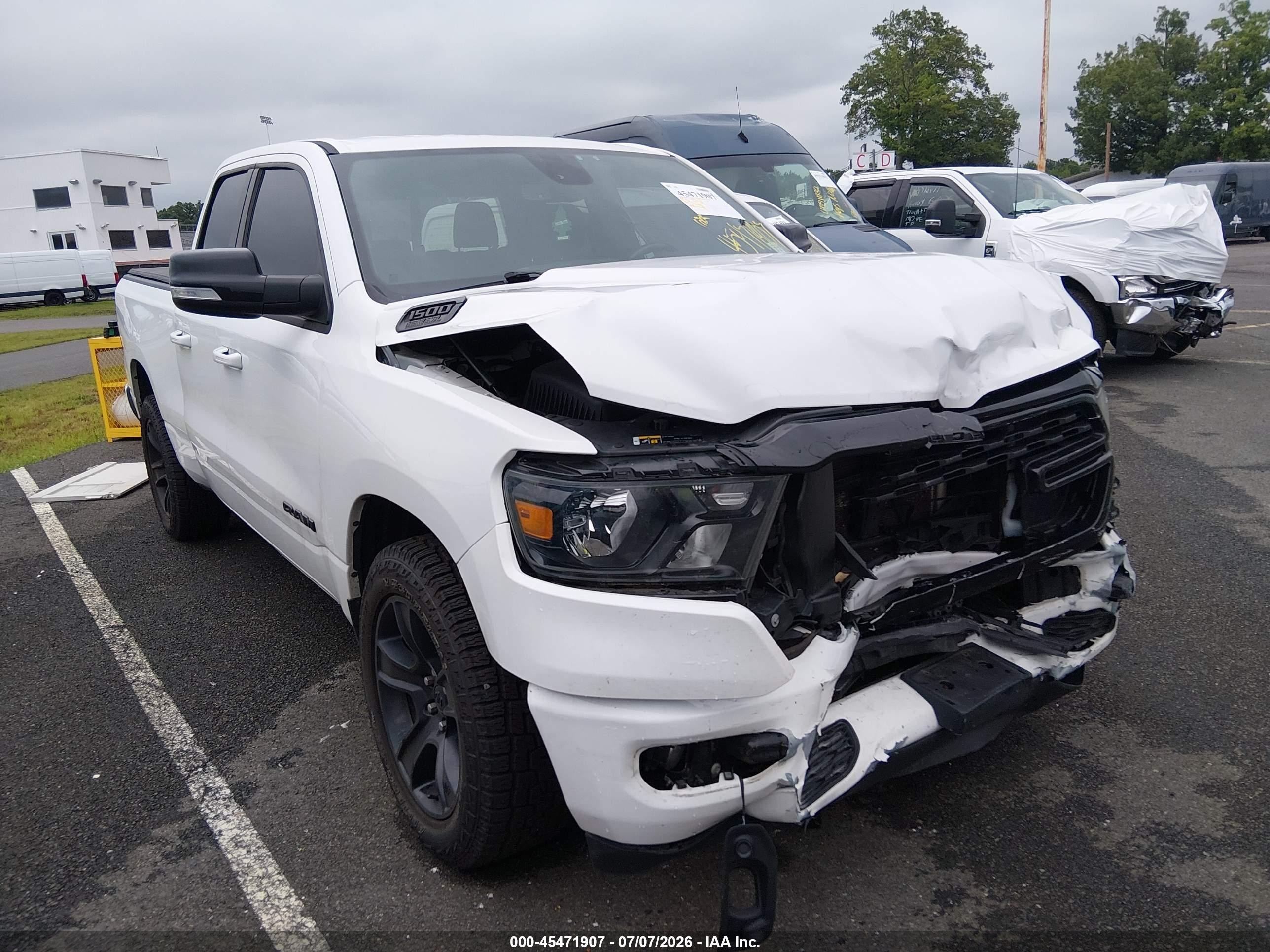 2022 Ram 1500 Big Horn, VIN 1C6SRFBT5NN160207 — Front end