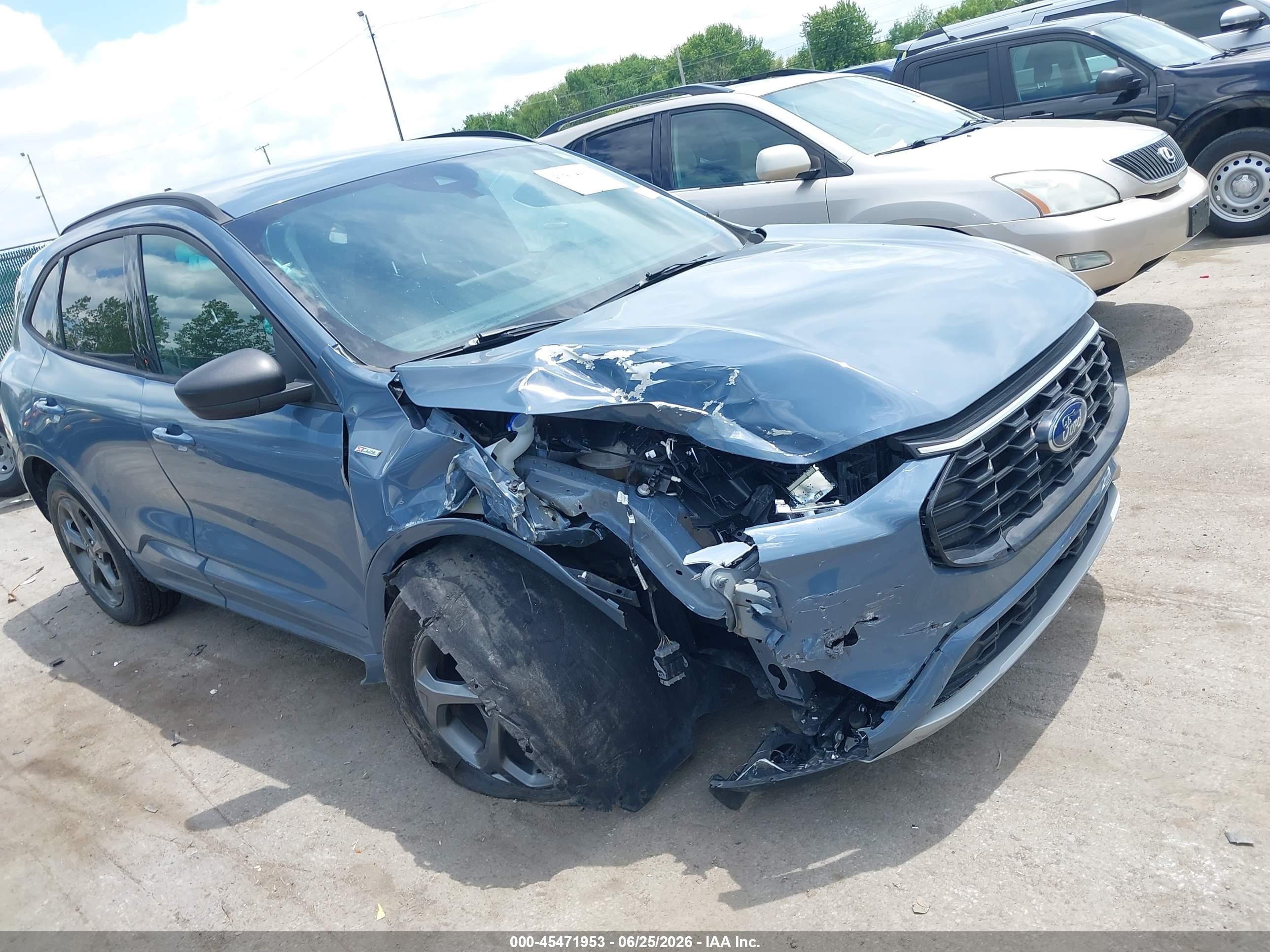 2024 Ford Escape ST-Line, VIN 1FMCU9MN8RUA85327 — Перед