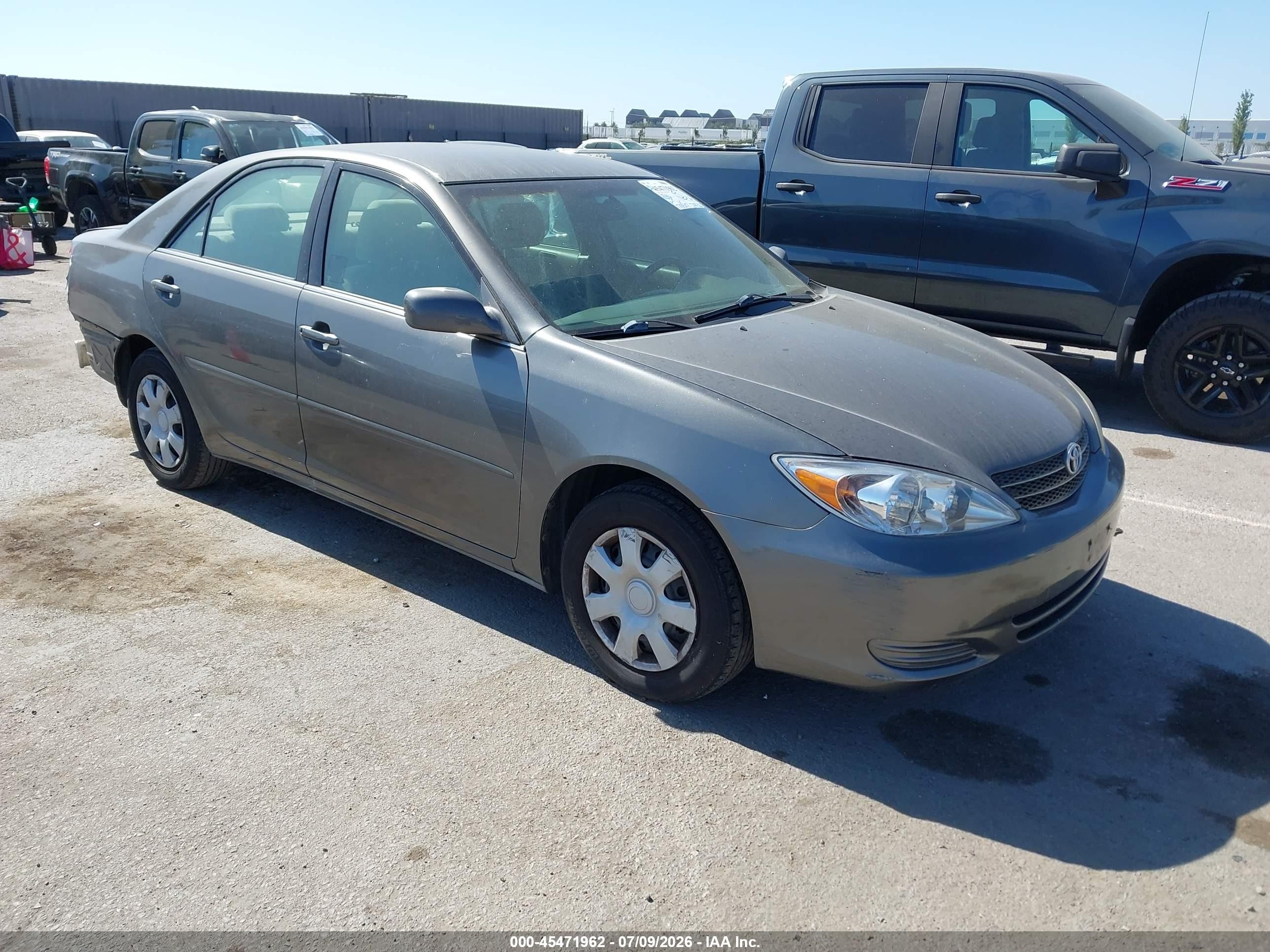 2004 Toyota Camry LE, VIN 4T1BE32K74U797514 — Rear end