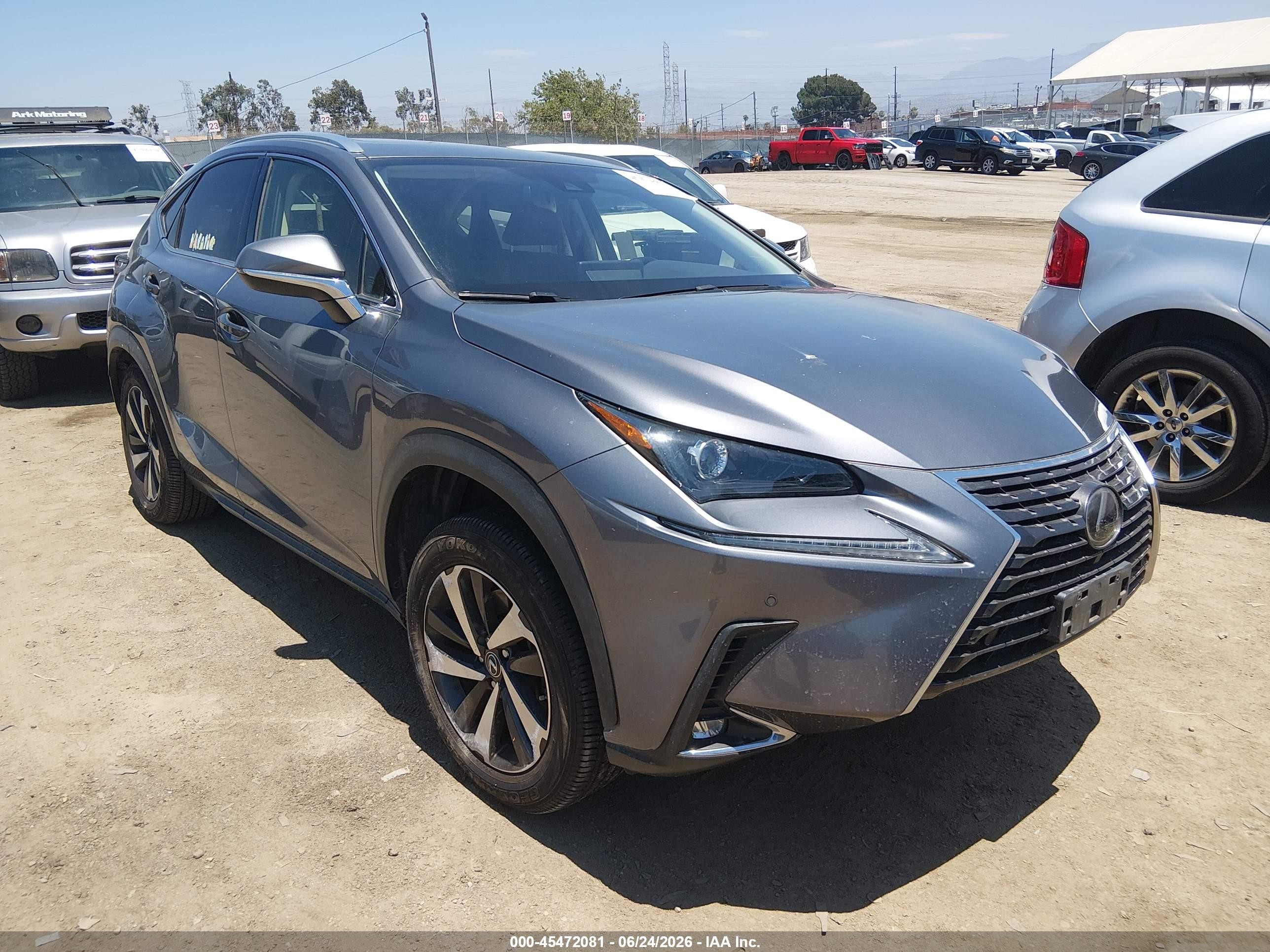 2021 Lexus NX 300, VIN JTJGARBZ1M2187686 — Зад