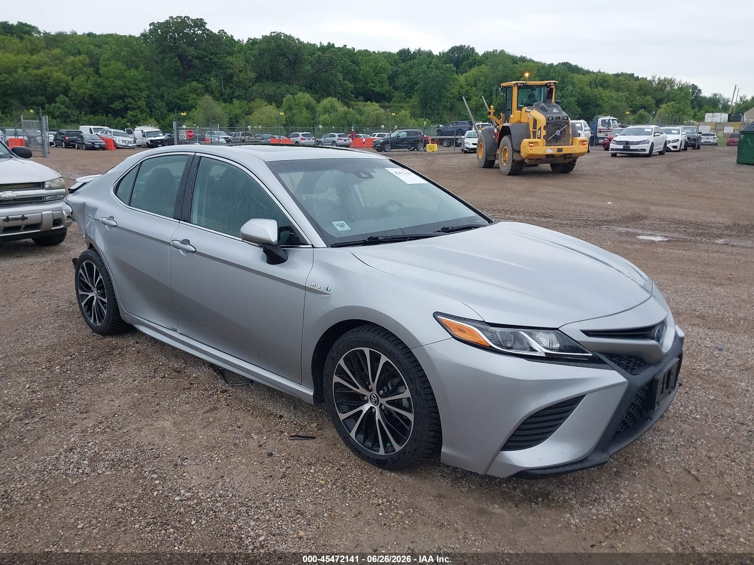 2020 Toyota Camry Hybrid SE, VIN 4T1J31AK2LU009695 — Rear end