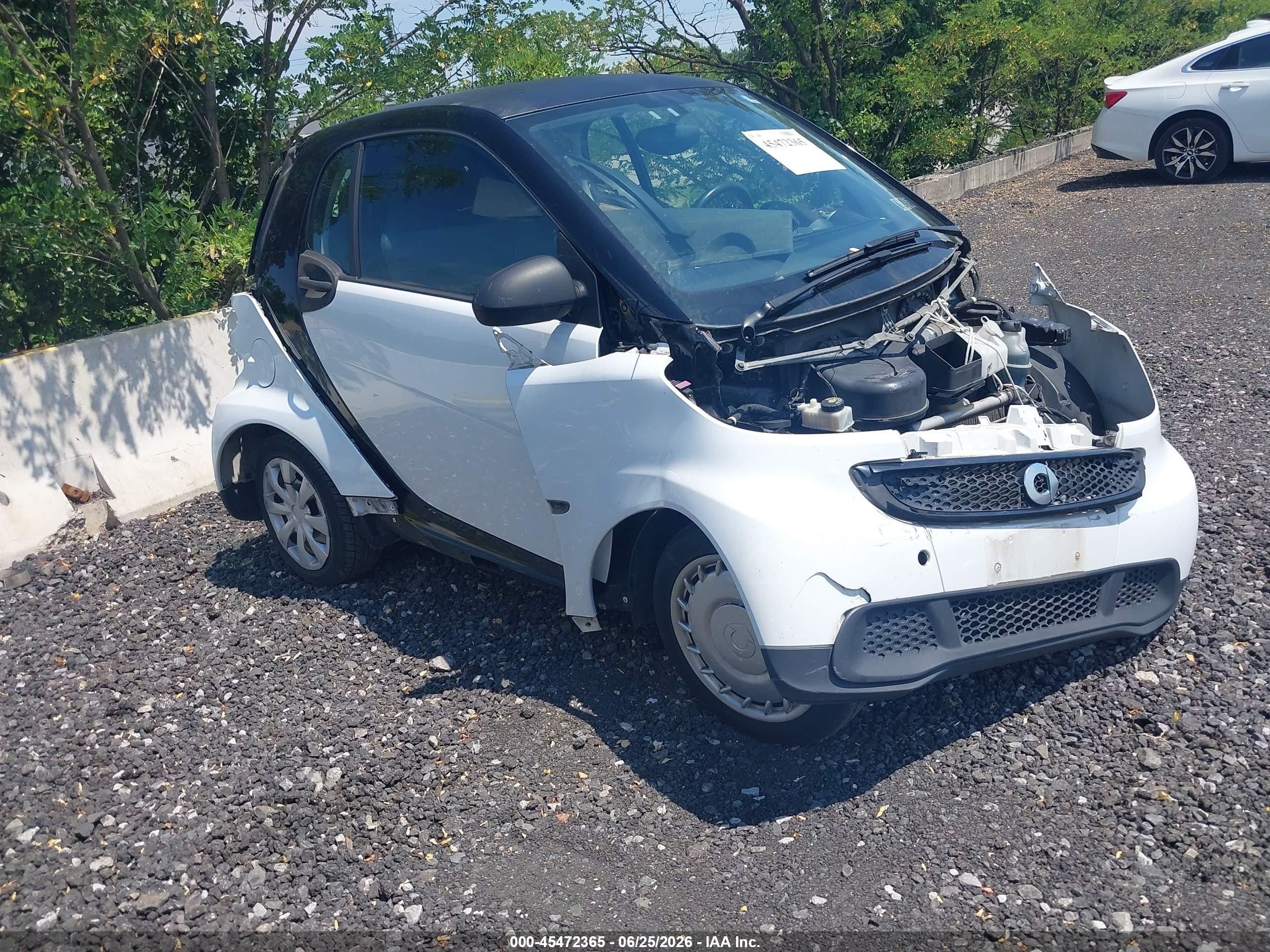 2015 Smart fortwo Pure, VIN WMEEJ3BA4FK798656 — Перед