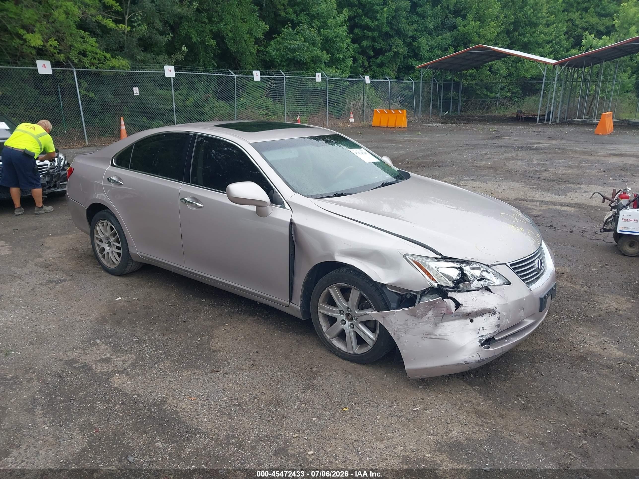 2008 Lexus ES 330, VIN JTHBJ46GX82176750 — Front end
