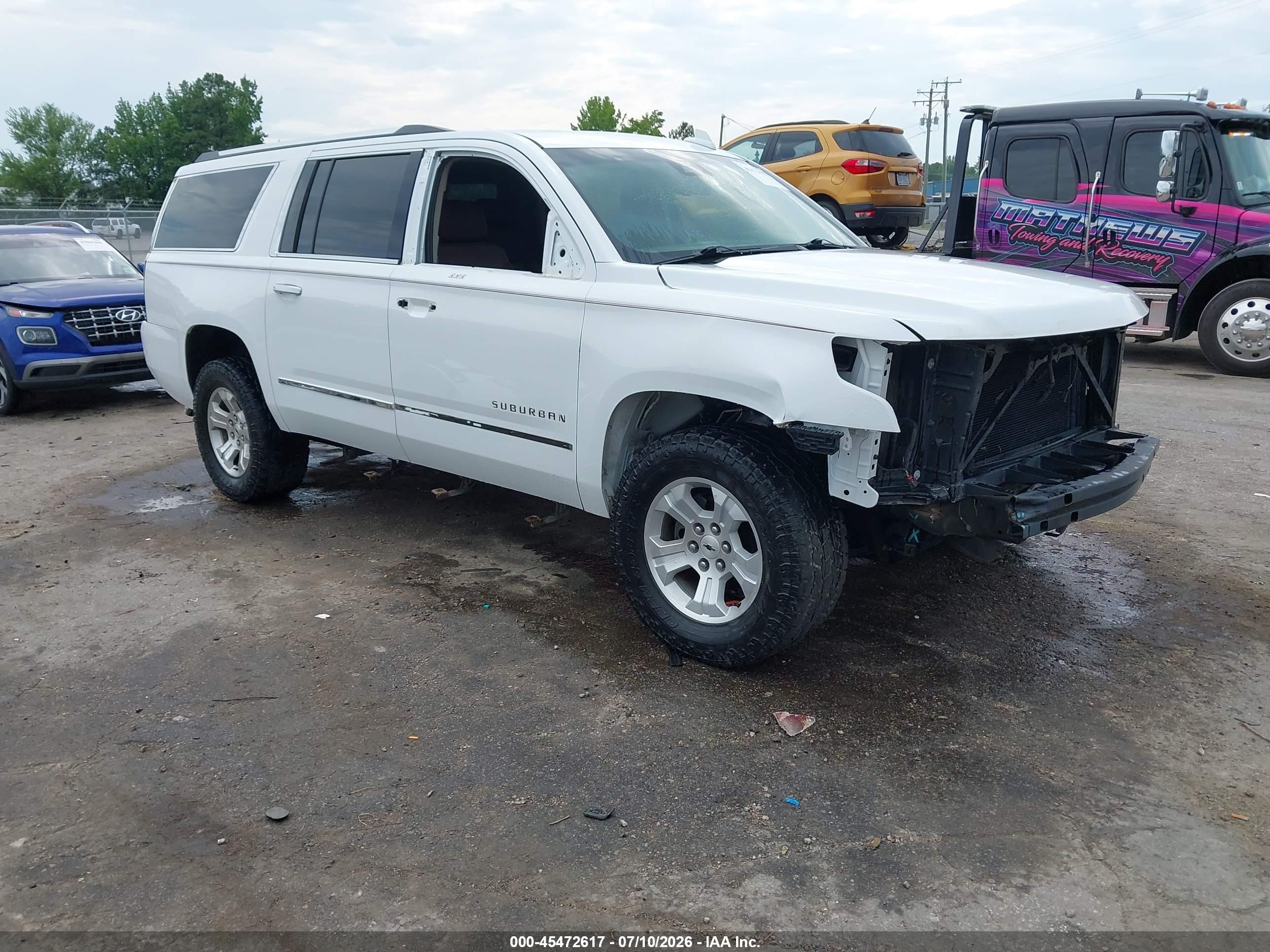 2019 Chevrolet Suburban Premier, VIN 1GNSKJKC2KR258767 — Front end