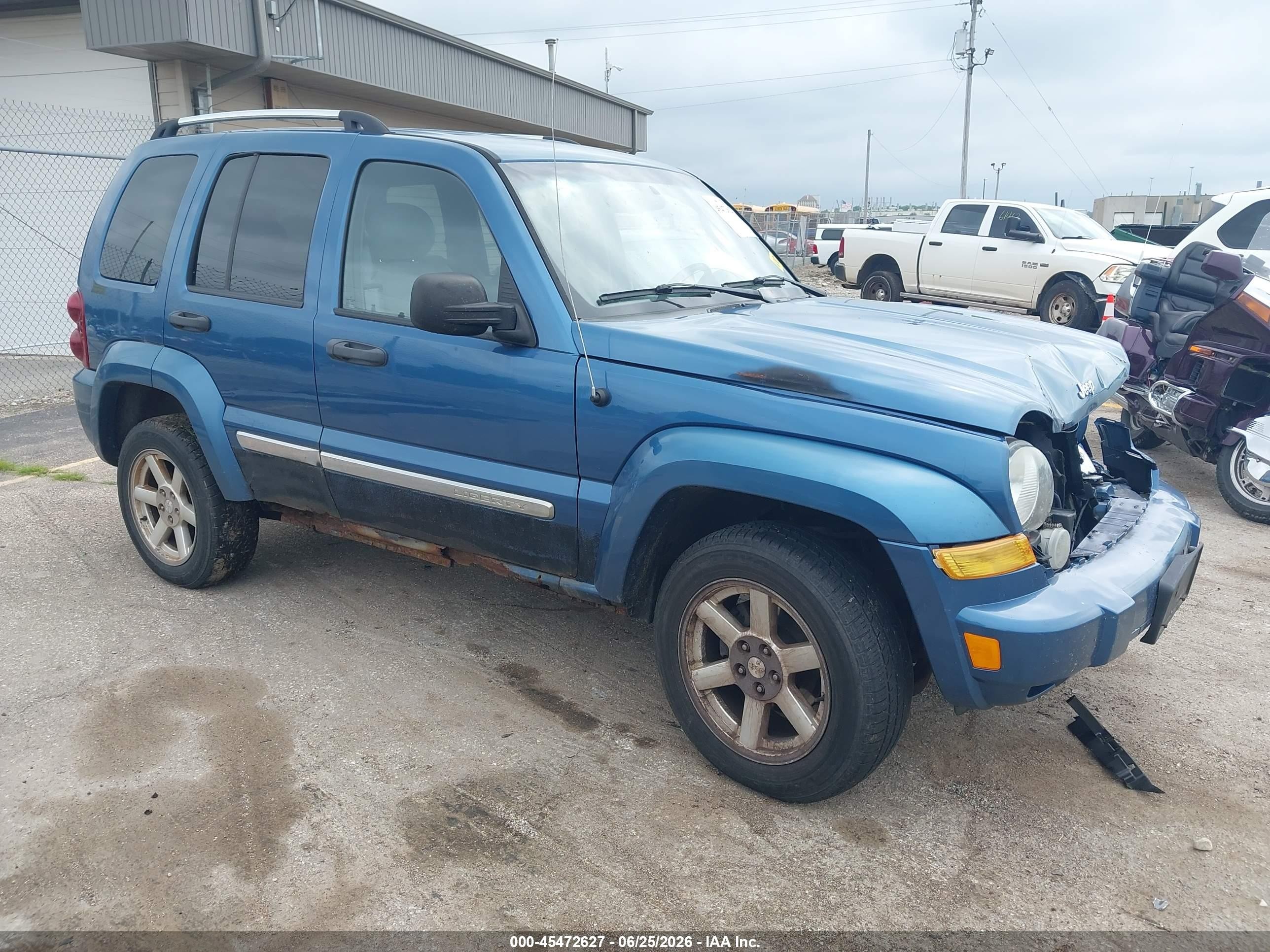2006 Jeep Liberty Limited, VIN 1J4GL58K86W141133 — Front end