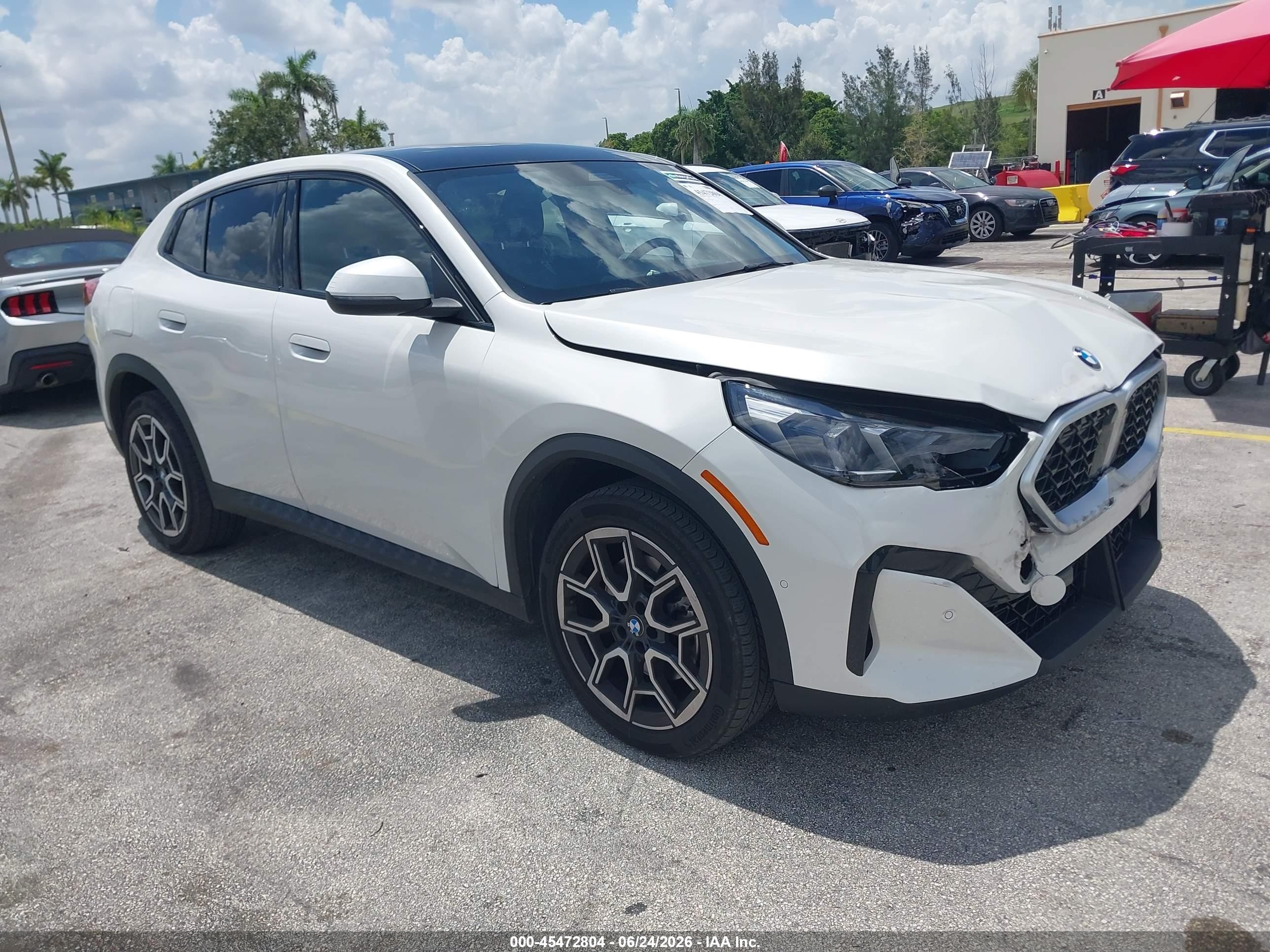 2026 BMW X2 xDrive28i, VIN WBX63GM01T5468172 — Перед