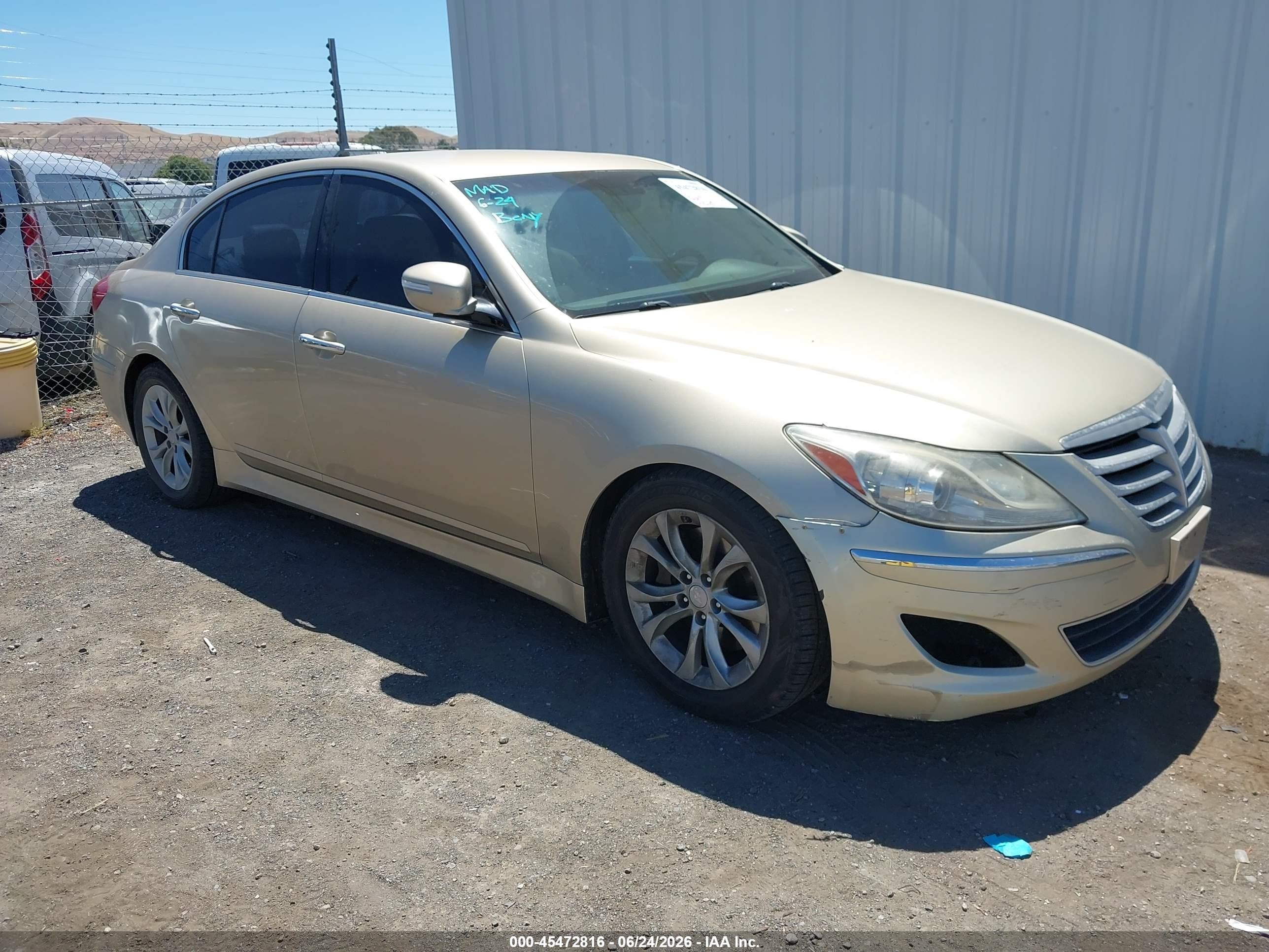 2012 Hyundai Genesis 3.8L, VIN KMHGC4DD6CU152691 — Перед