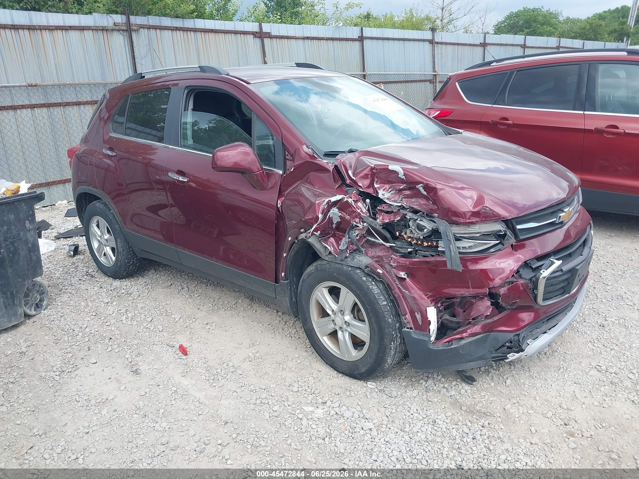 2017 Chevrolet Trax LT, VIN 3GNCJLSB4HL149673 — Перед