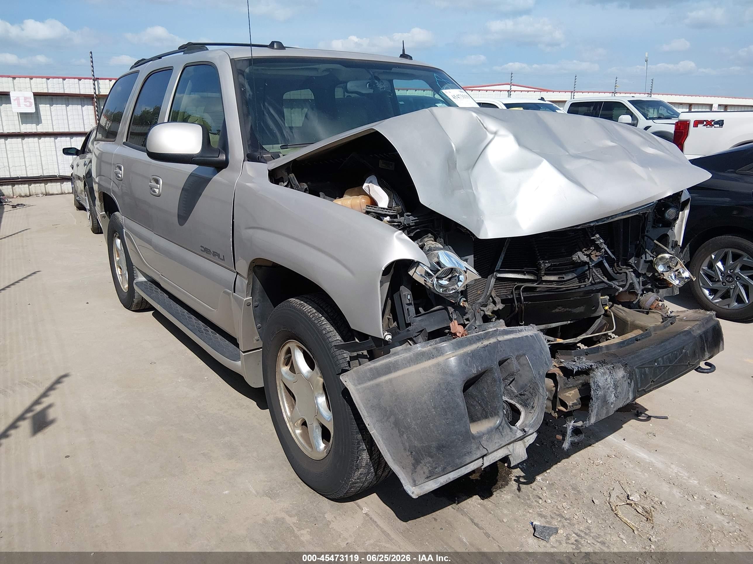 2004 GMC Yukon Denali, VIN 1GKEK63U64J201858 — Перед