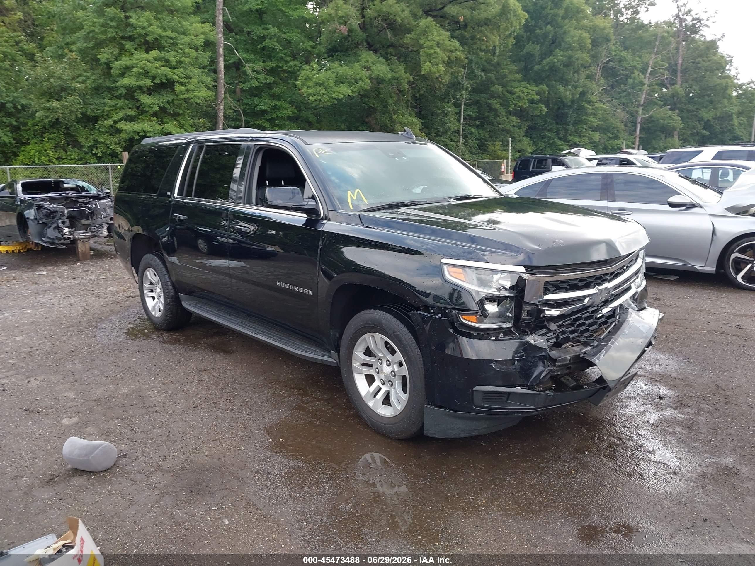 2016 Chevrolet Suburban LT, VIN 1GNSKHKC6GR446997 — Front end