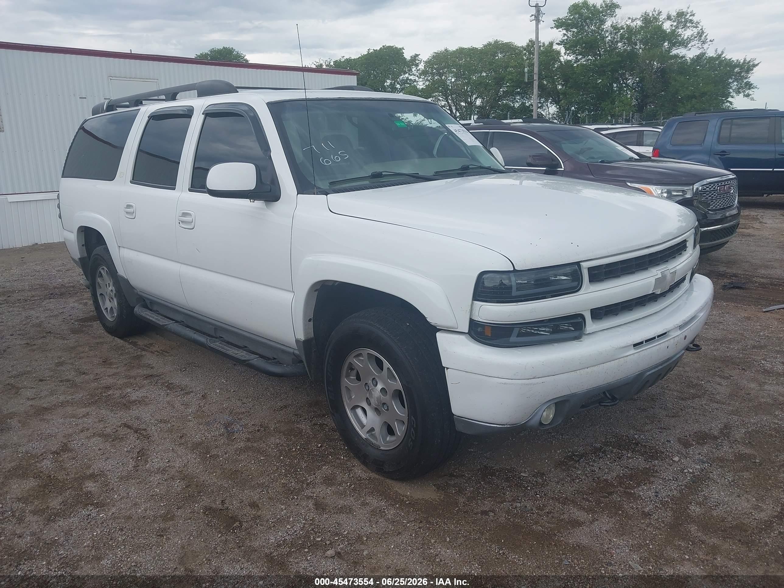2003 Chevrolet Suburban Z71, VIN 3GNFK16Z13G201512 — Side