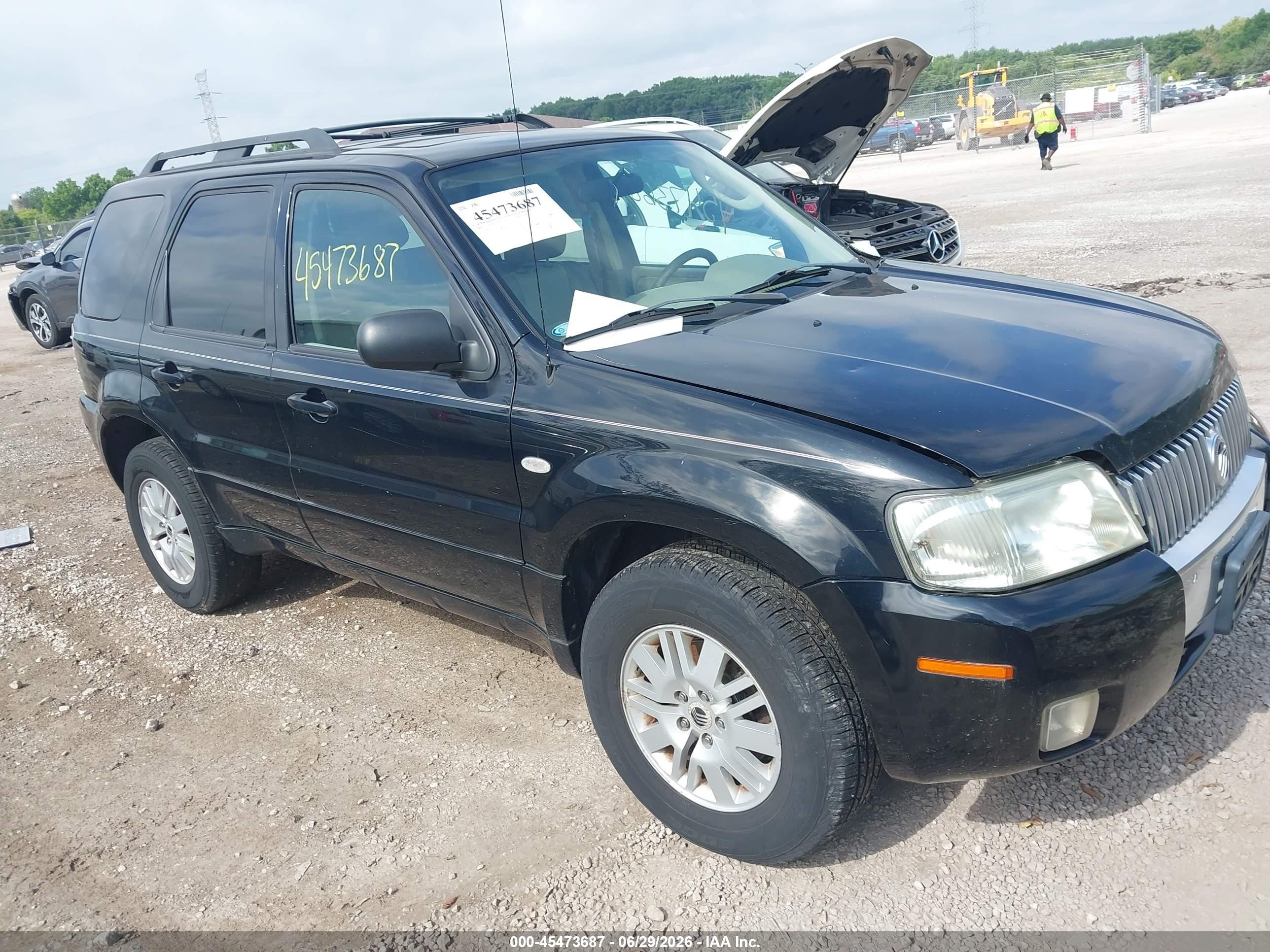 2005 Mercury Mariner Luxury, VIN 4M2YU57155DJ04464 — Normal wear