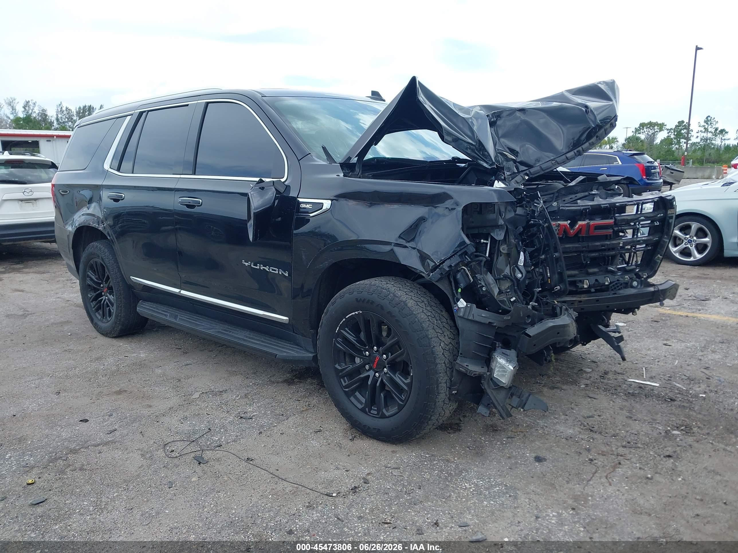 2021 GMC Yukon SLT, VIN 1GKS1BKD5MR349792 — Front end