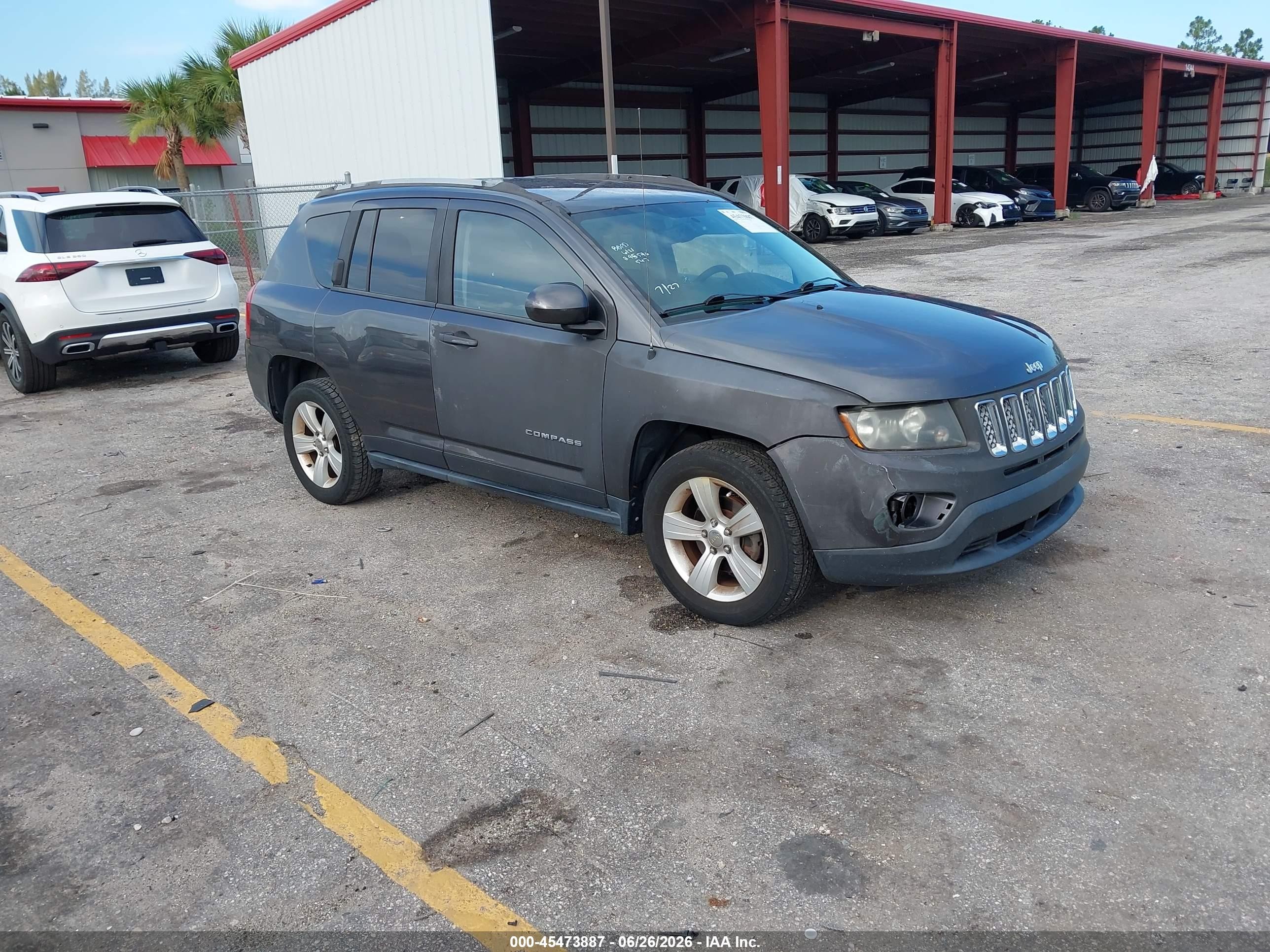 2016 Jeep Compass High Altitude, VIN 1C4NJDEB3GD645734 — Side