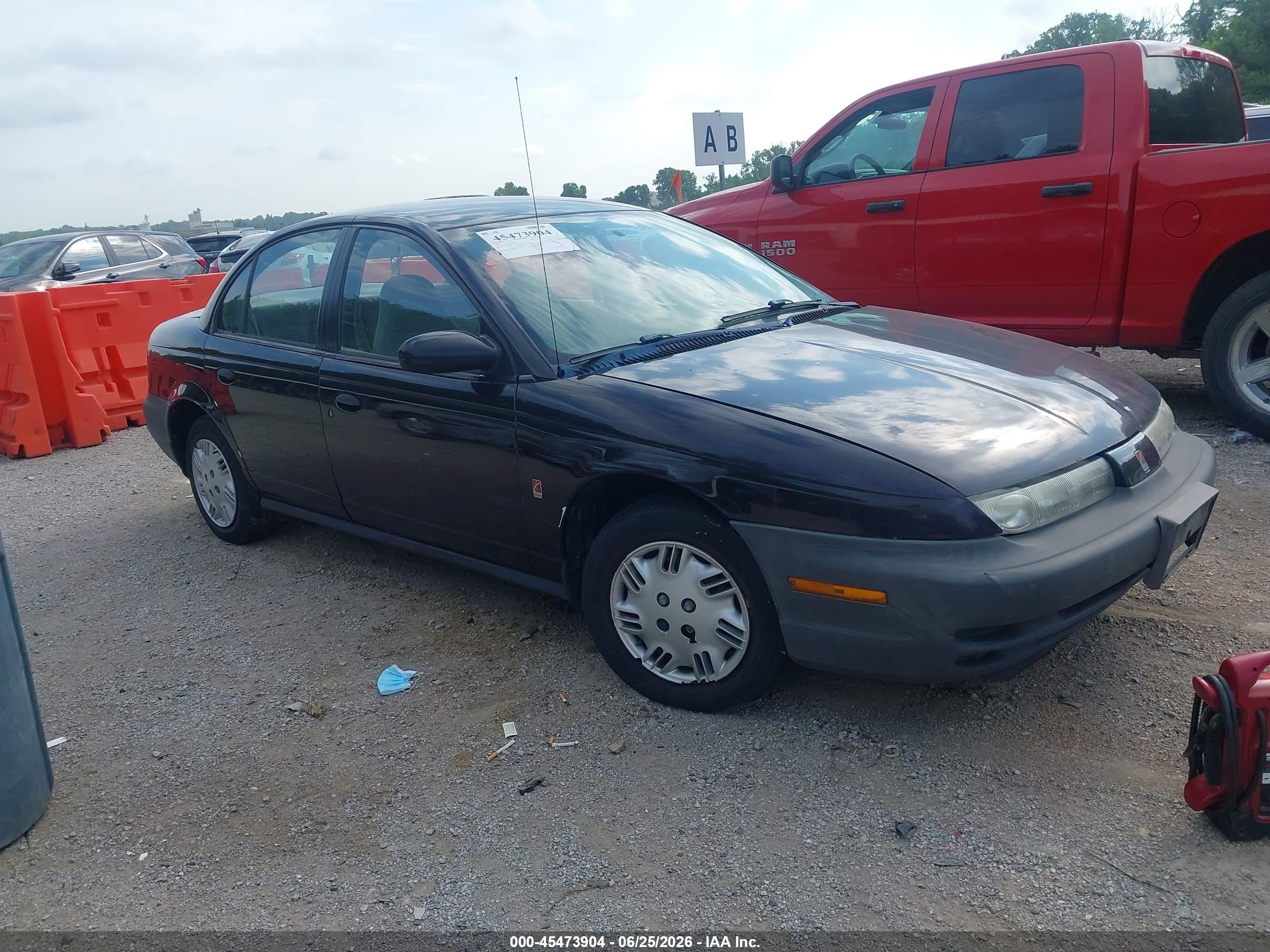 1999 Saturn SL, VIN 1G8ZH5288XZ177220 — Перед